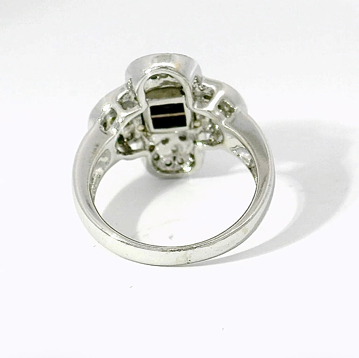 Eleganter Ring in 14 Karat Weißgold mit Brillanten