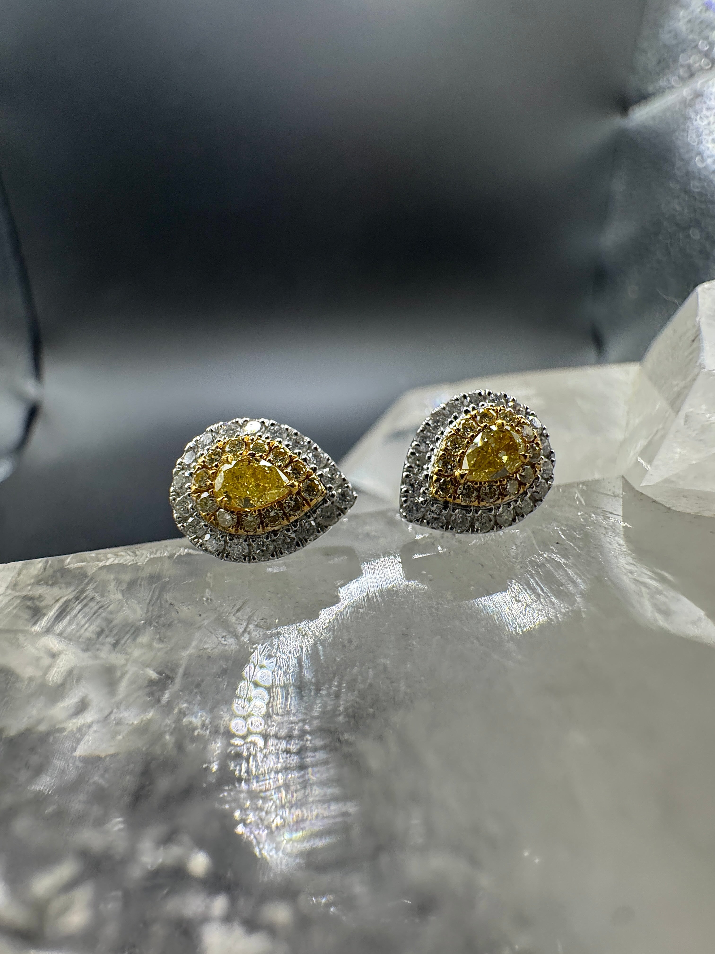 Moderne Brillantstecker in 18 Karat Gelb- und Weißgold mit Fancy Yellow Brillanten