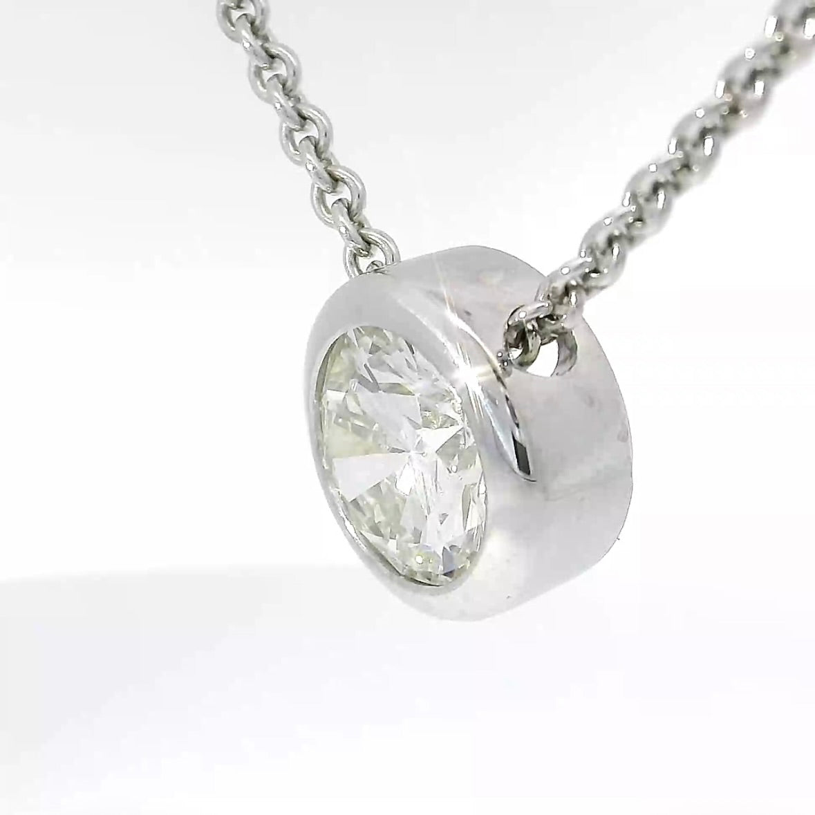 Edler Solitäranhänger in 18 Karat Weißgold mit 2,33 Karat Brillant