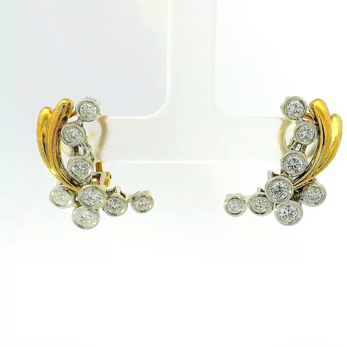 Fancy bicolor earrings in 18 karat gold with fine brilliant-cut diamonds