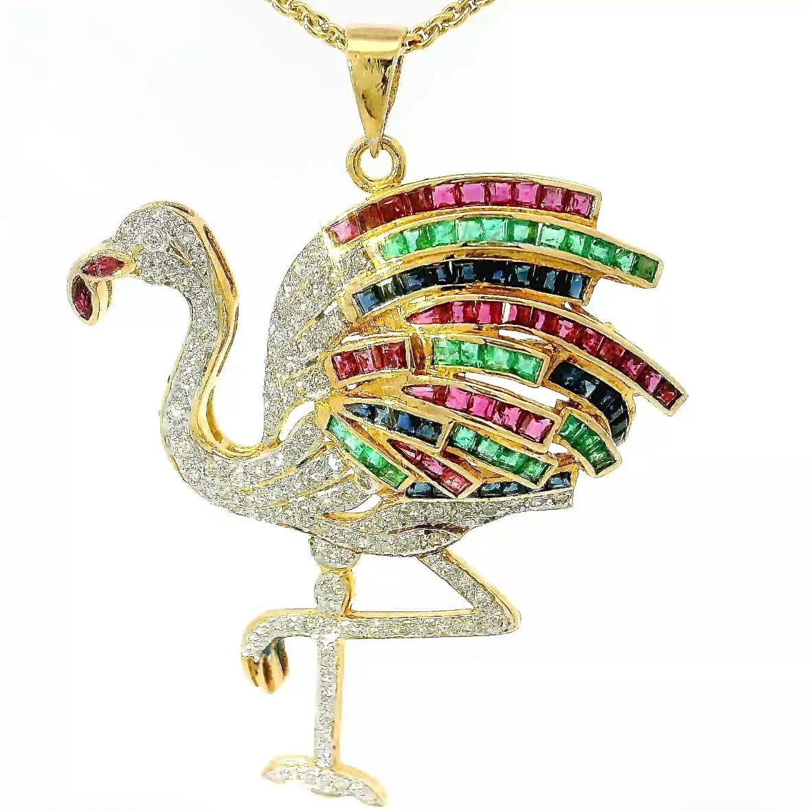 Flamingo-Anhänger in 18 Karat Gelbgold mit Smaragden, Rubinen, Saphiren & Diamanten