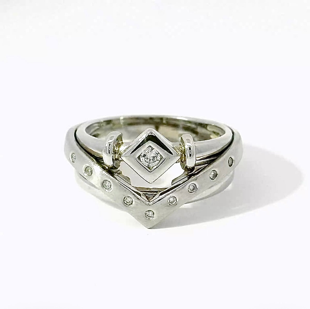 Ausgefallener Ring in 14 Karat Weißgold mit Brillanten