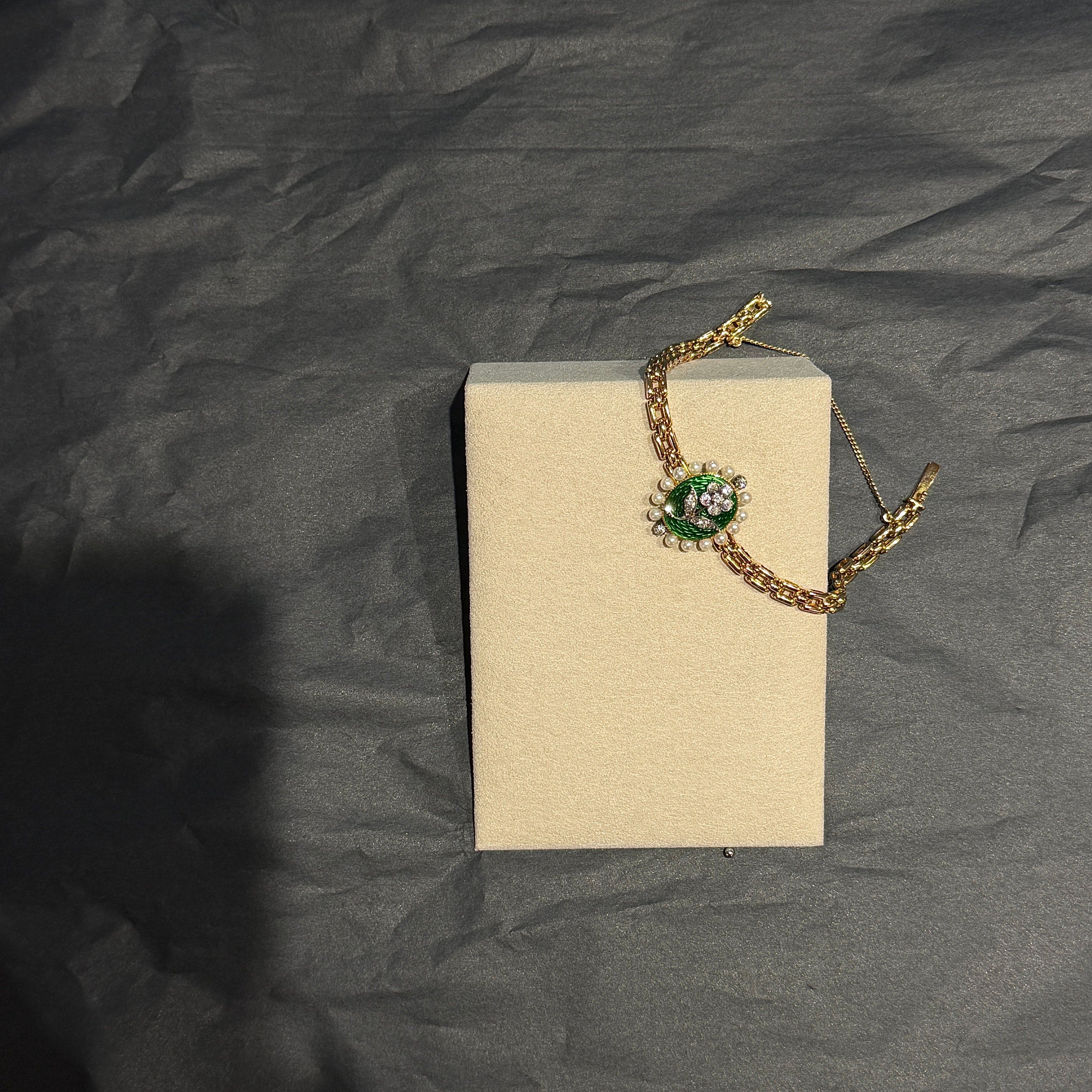 Vintage-Armband in 14 Karat (585) um 1900 mit Diamanten, Emaille & Perlen
