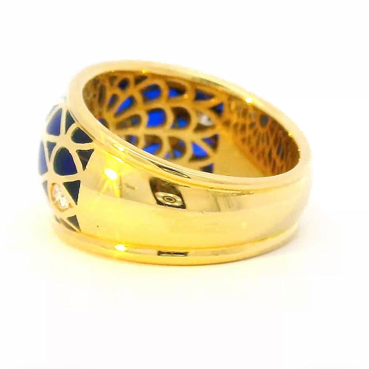 Eleganter Emaille Ring in 18 Karat Gelbgold mit feinen Brillanten