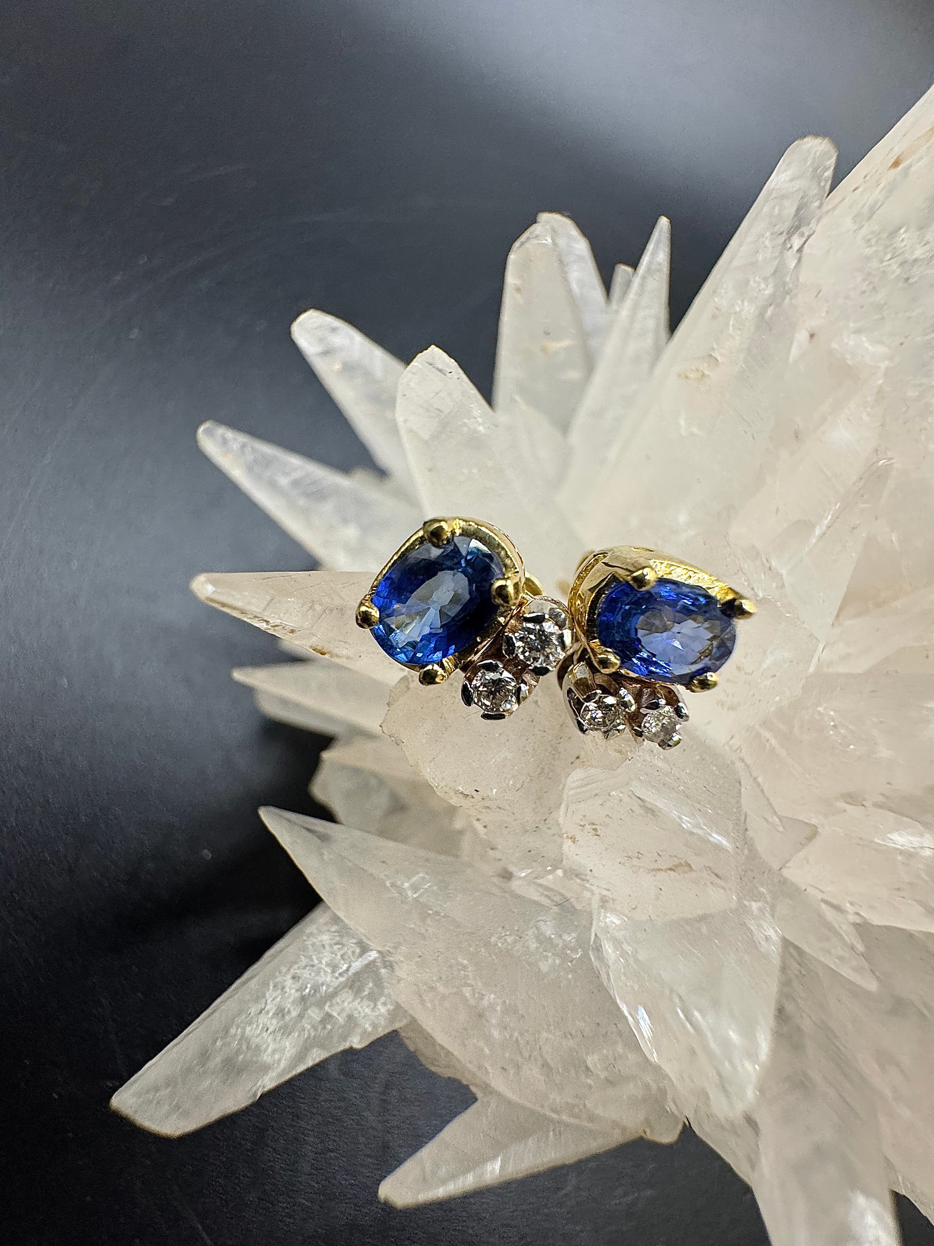Fine earrings in 18k yellow & white gold with blue sapphires & brilliant-cut diamonds
