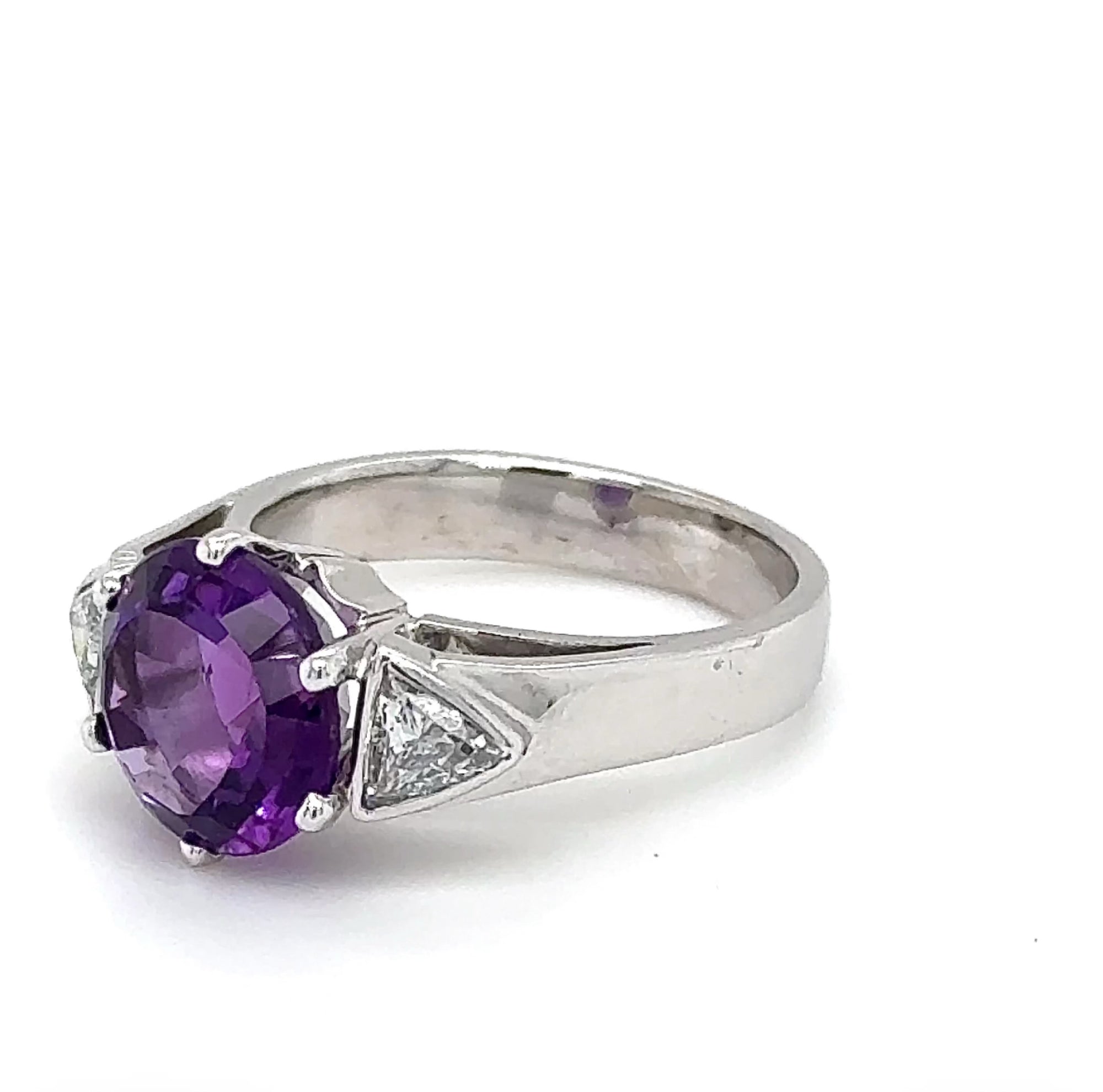 Edler Amethyst Ring in 18 Karat Weißgold mit feinen Trillanten - Handarbeit