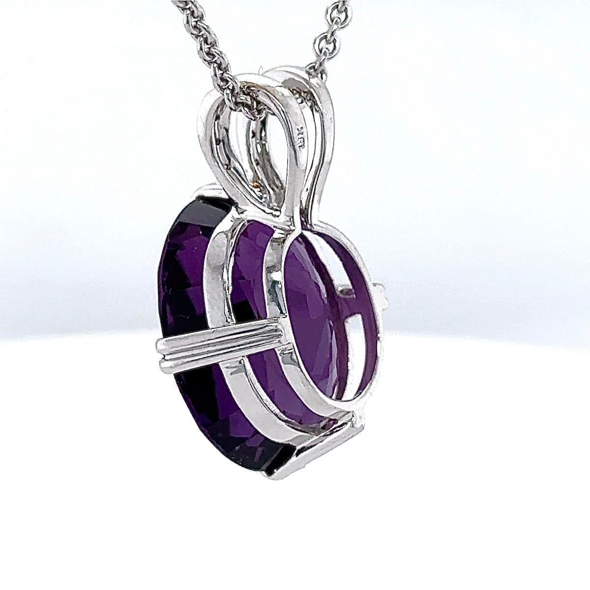 Moderner Edelsteinanhänger in 18 Karat Weißgold mit Amethyst & Brillanten + Kette