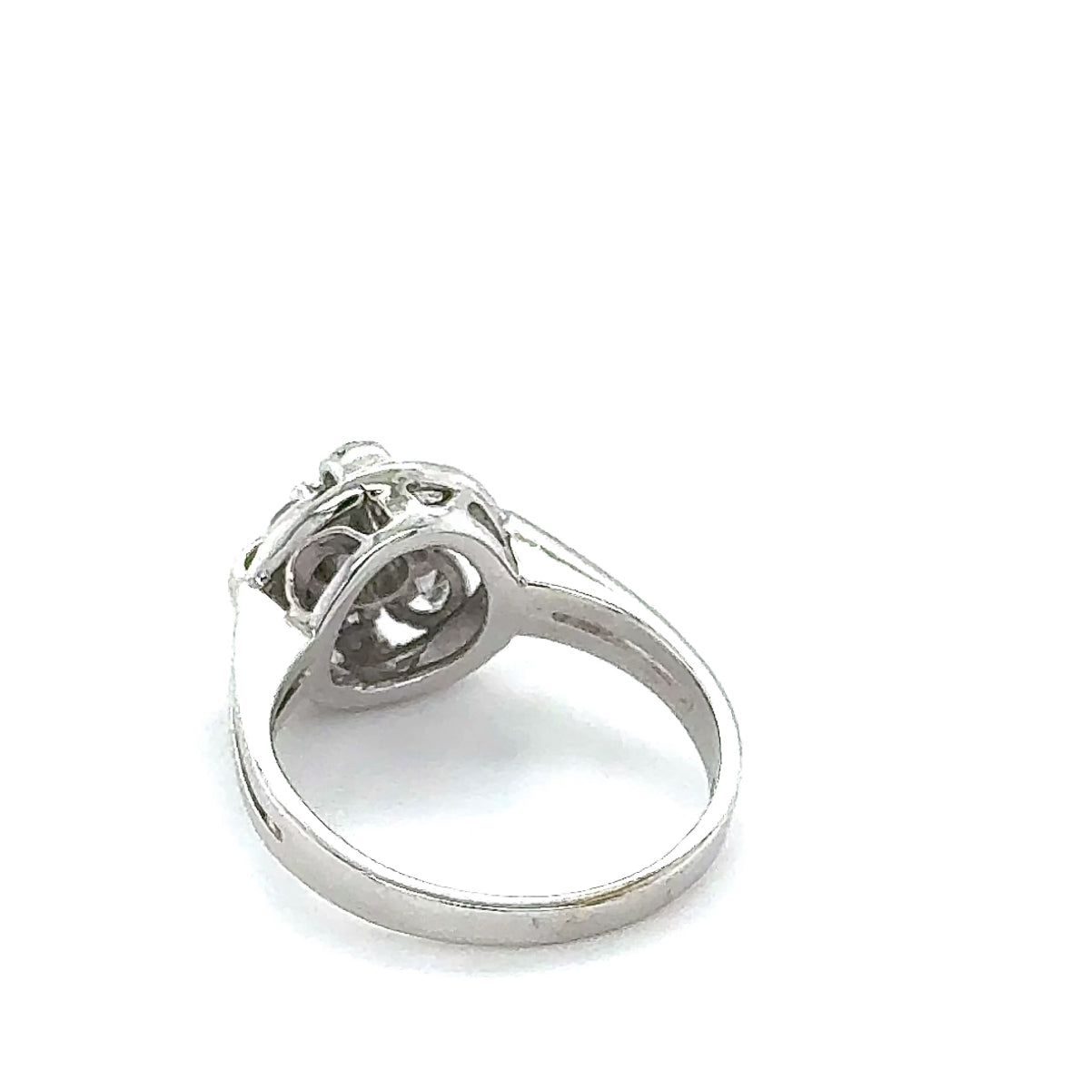 Dekorativer Vintage Ring in 14 Karat Weißgold mit Brillanten