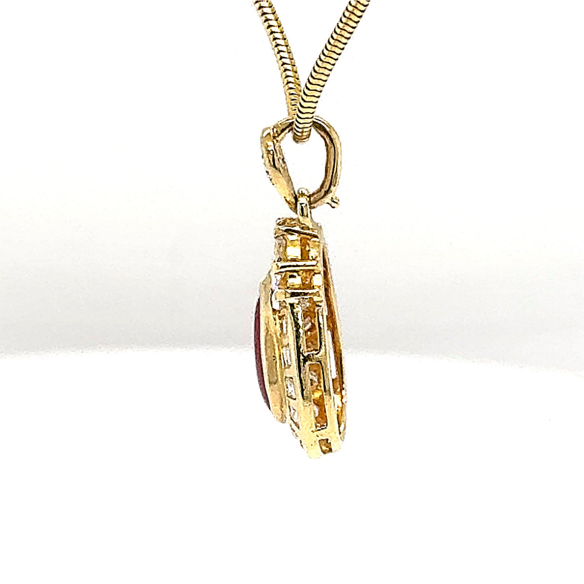 Strahlender Anhänger in 18 Karat Gelbgold mit Rubin & Diamanten + Schlangenkette