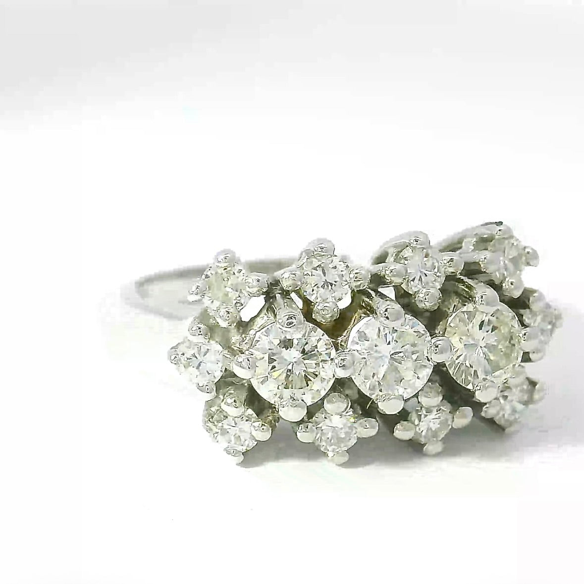 Timeless Vintage Ring in 14 Karat White Gold with Brilliant Cut Diamonds