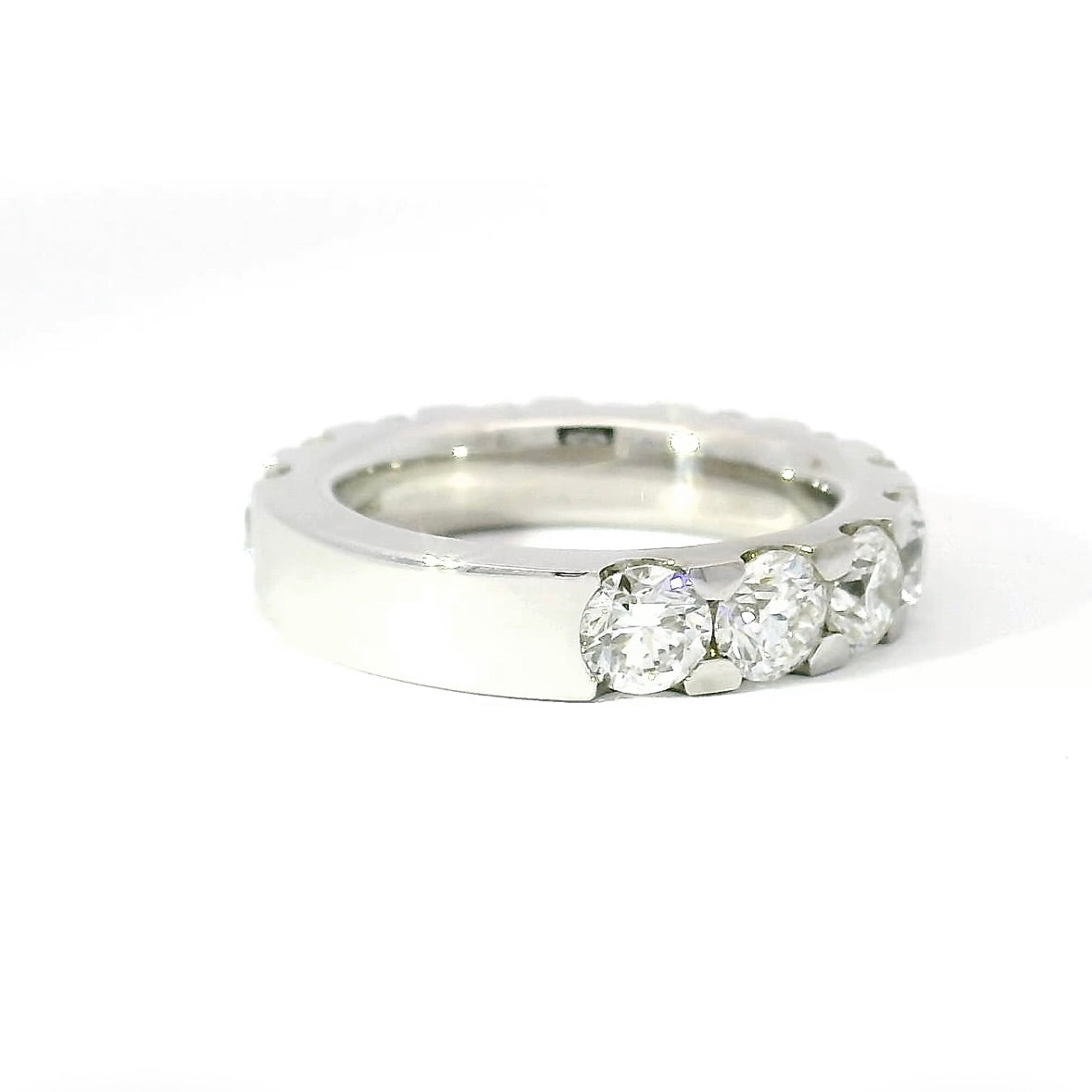 Edler Memory Ring in 18 Karat Weißgold mit 4,90 Karat hochfeinen Brillanten