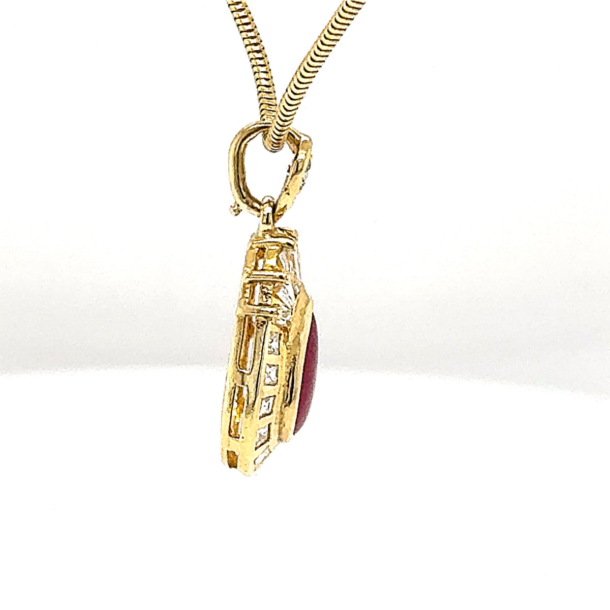 Strahlender Anhänger in 18 Karat Gelbgold mit Rubin & Diamanten + Schlangenkette