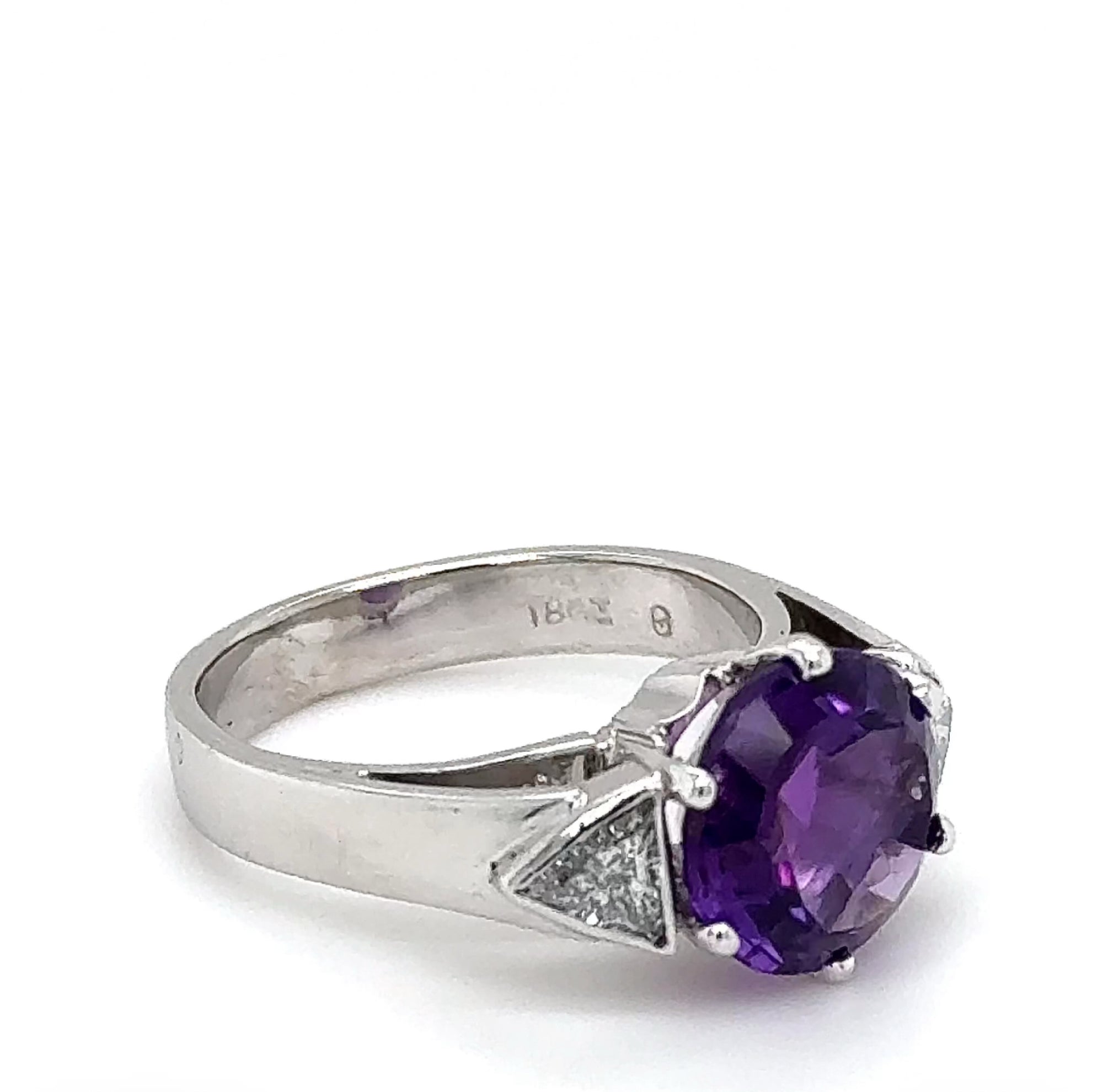 Edler Amethyst Ring in 18 Karat Weißgold mit feinen Trillanten - Handarbeit
