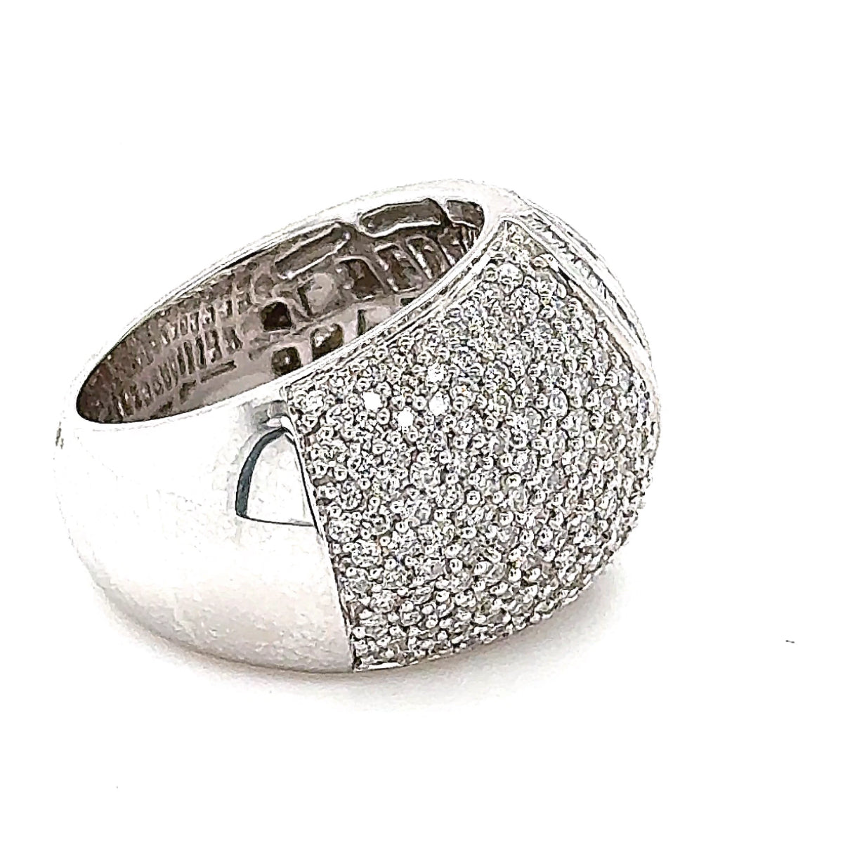 Prunkvoller Ring in 18 Karat Weißgold mit über 200 feinen Brillanten & Diamanten
