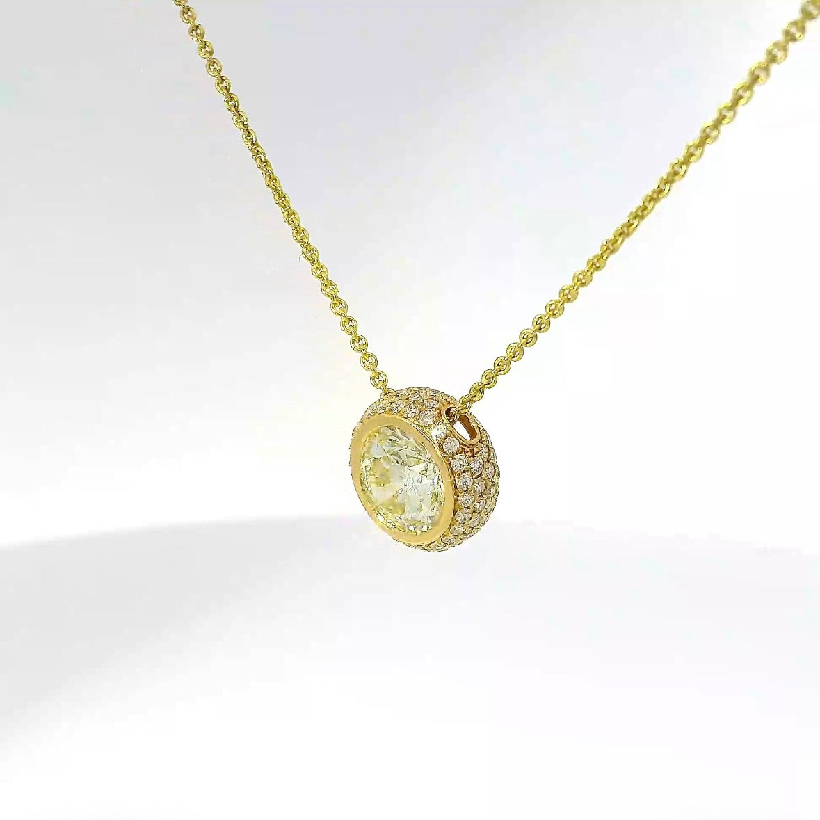 Solitaire pendant gold