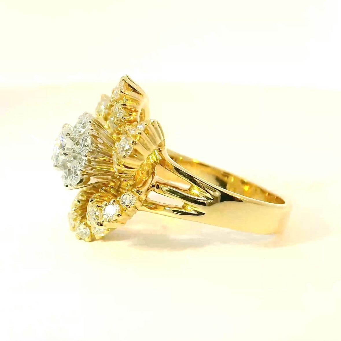 Edler Goldbaur Ring in 18 Karat Gelb- und Weißgold mit hochfeinen Brillanten