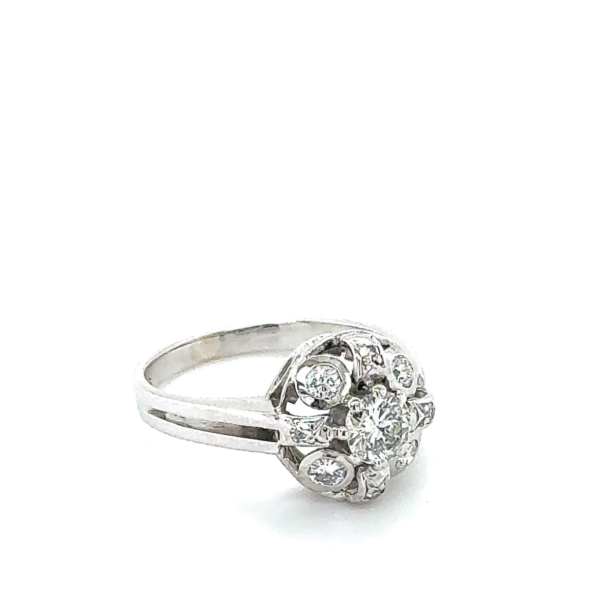 Dekorativer Vintage Ring in 14 Karat Weißgold mit Brillanten