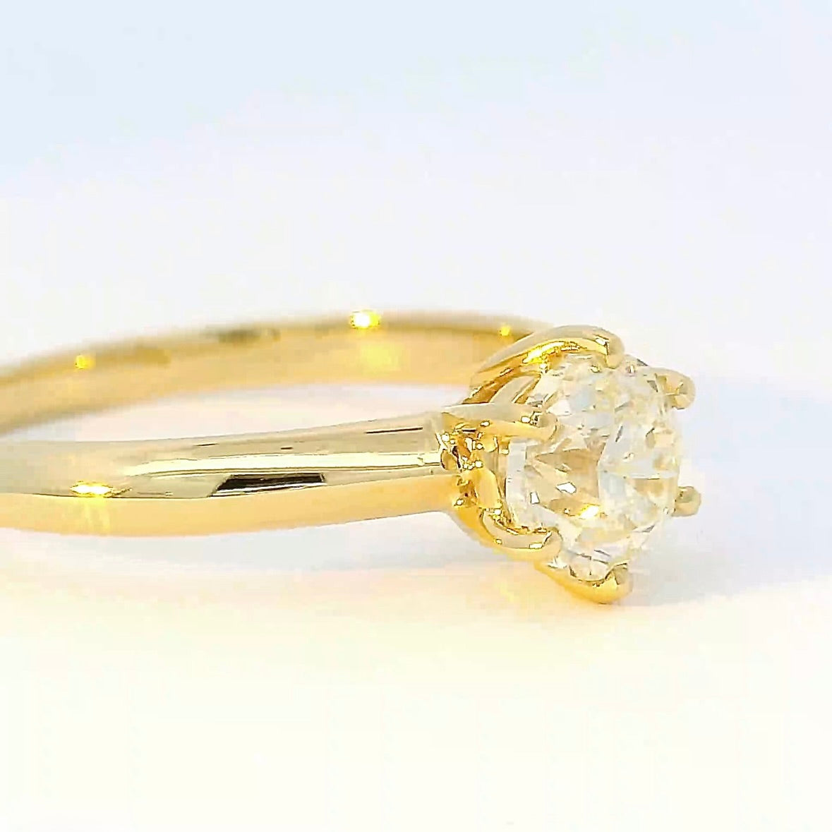 Moderner Solitärring in 18 Karat Gelbgold mit 1,02 Karat Brillant