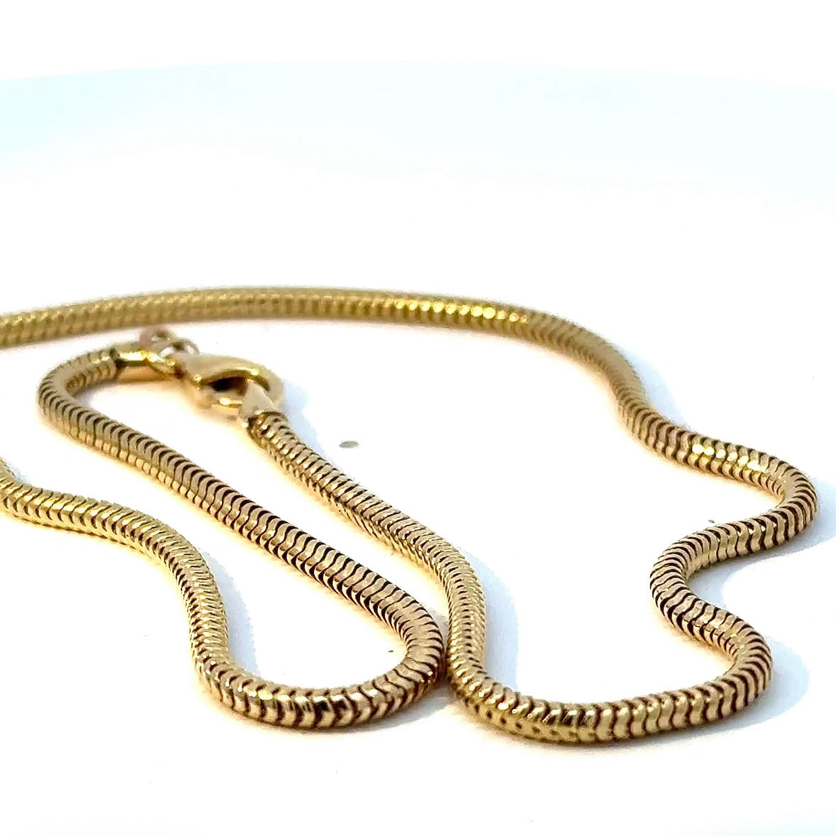 Elegante Schlangenkette in 8 Karat Gelbgold mit Karabinerverschluss