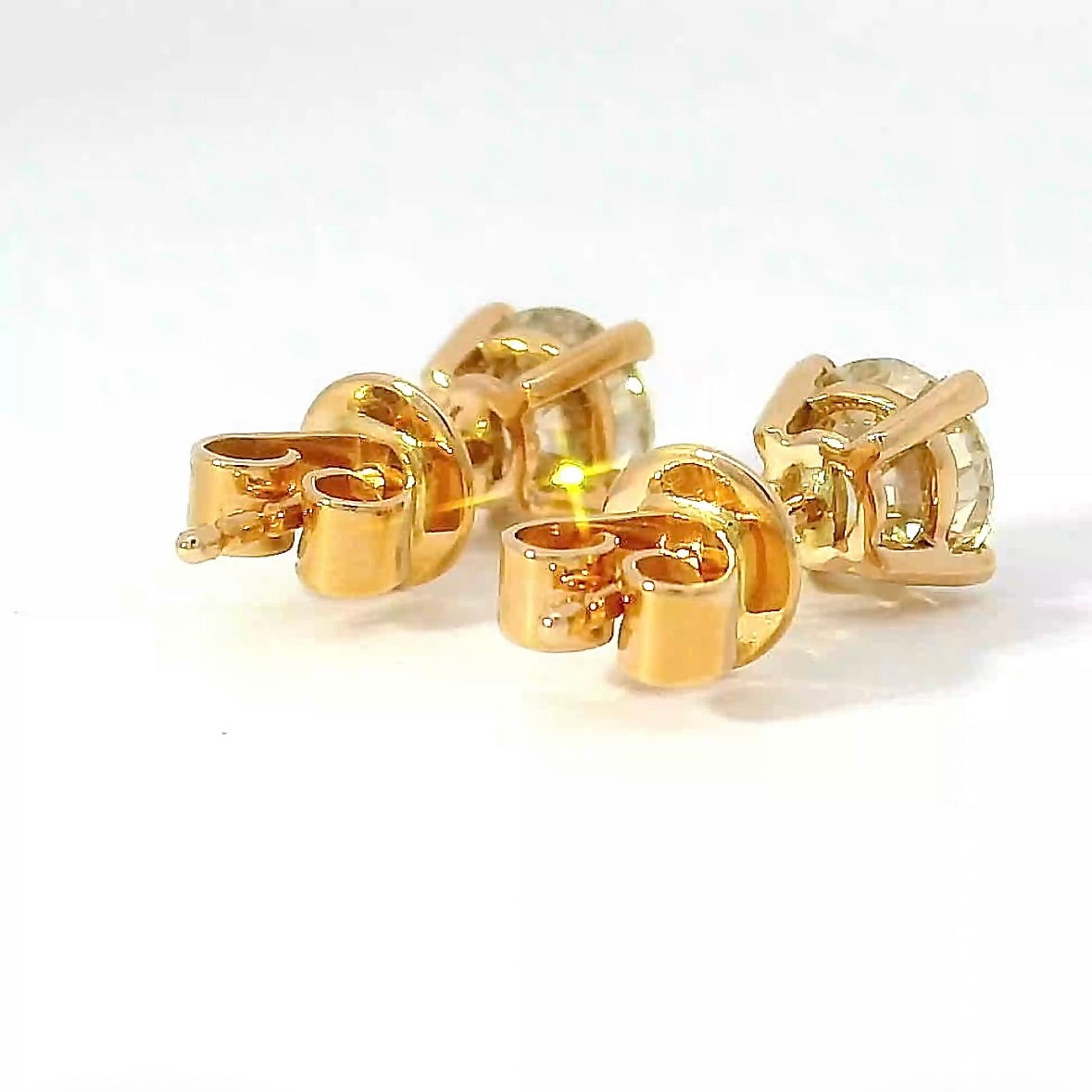 Elegante Ohrstecker in 18 Karat Roségold mit champagnerfarbenen Brillanten