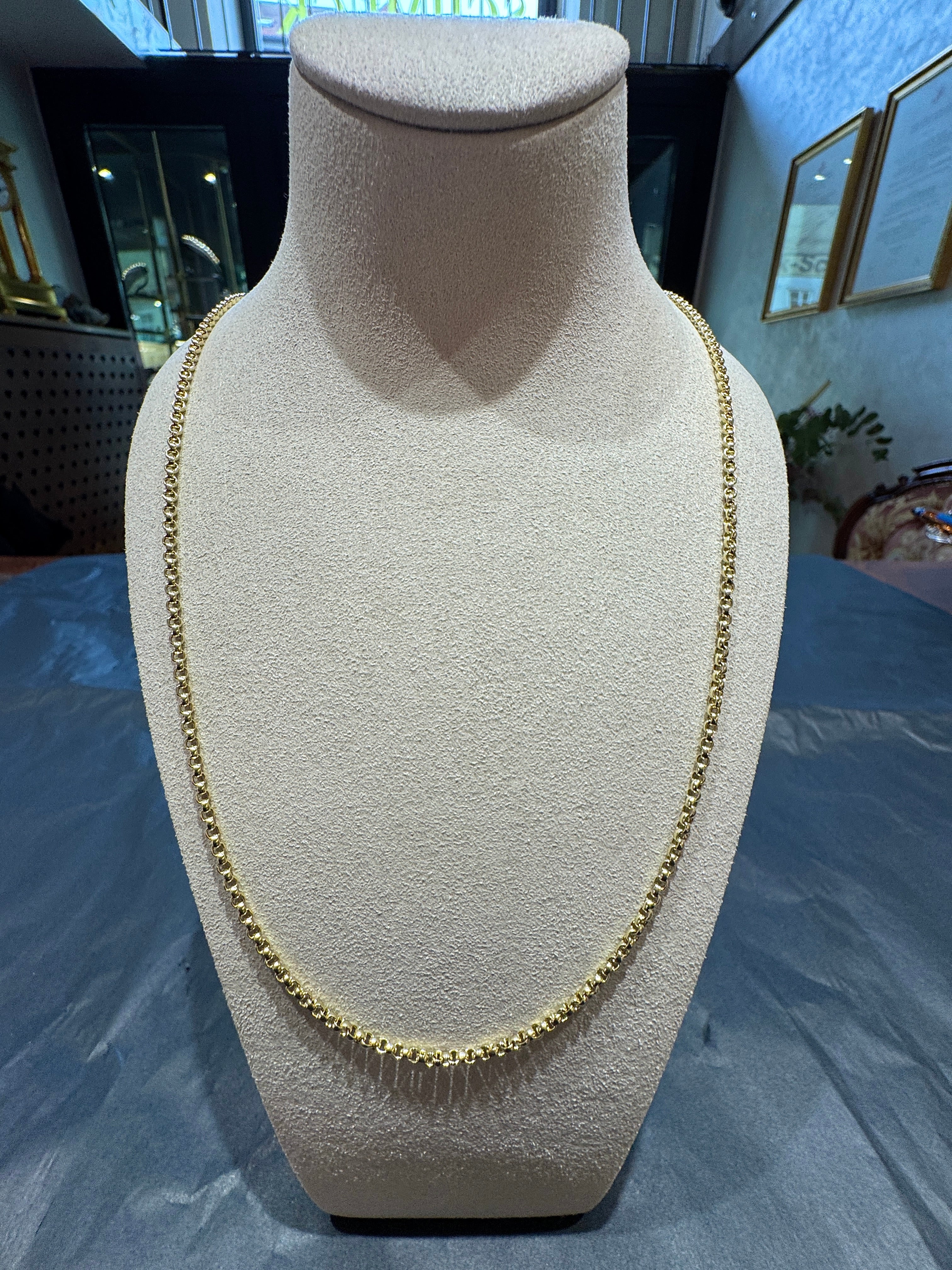 Elegant pea chain in 14 karat yellow gold with spring ring clasp