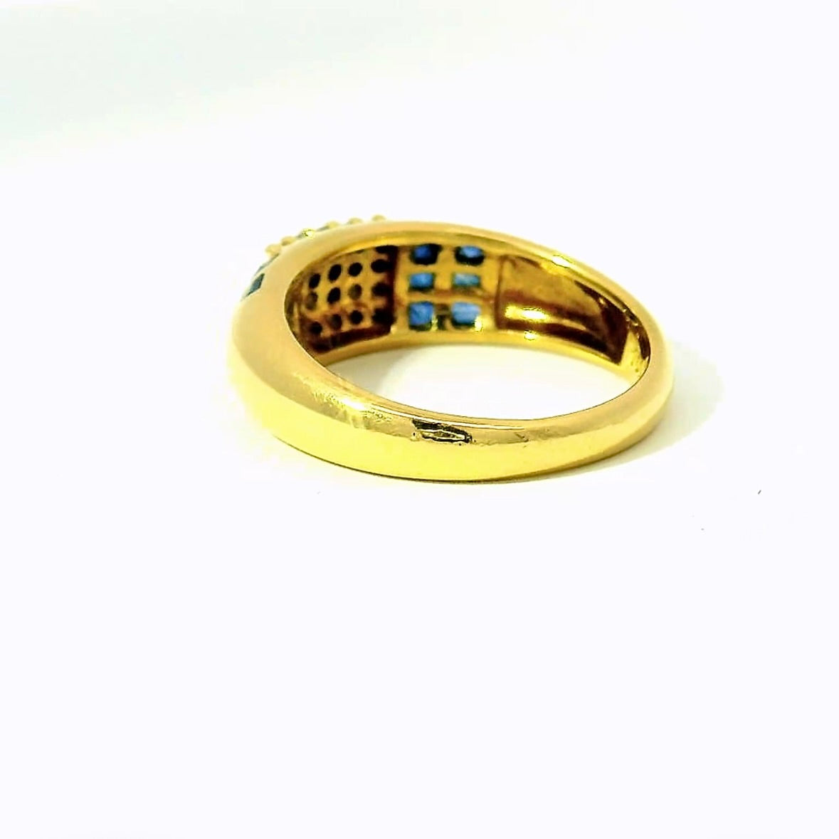 Edler Ring in 18 Karat Gelbgold mit feinen Brillanten & Saphiren