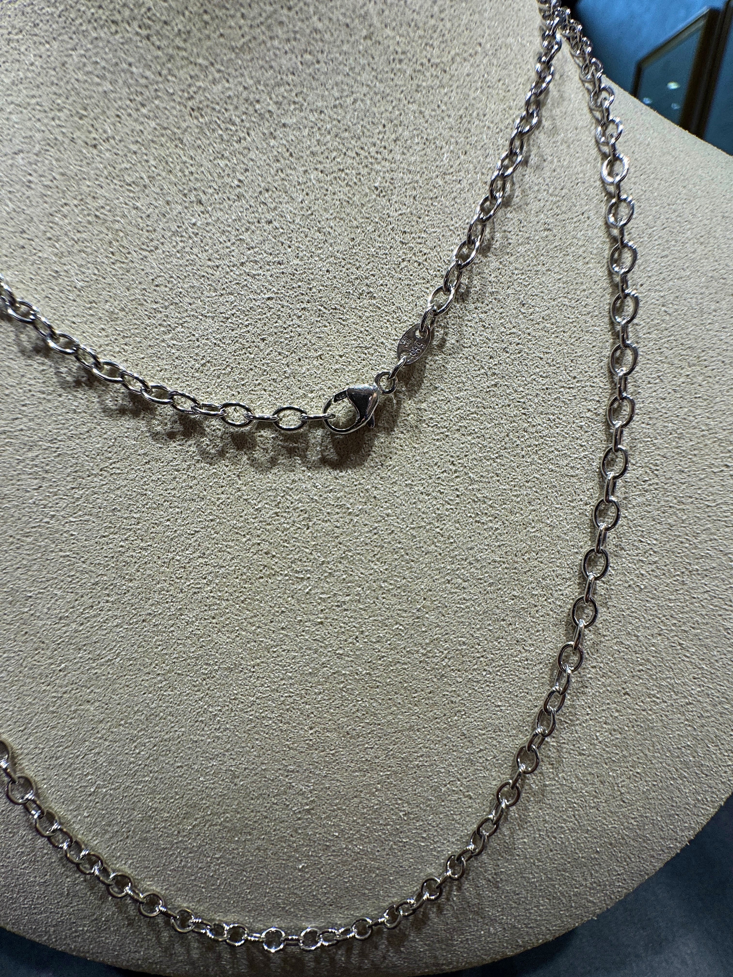 Long anchor chain in 14k white gold with lobster clasp