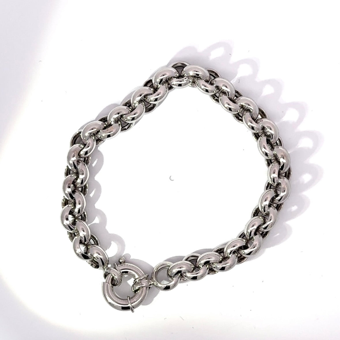 Modern curb chain bracelet in 14 karat white gold with large spring ring clasp