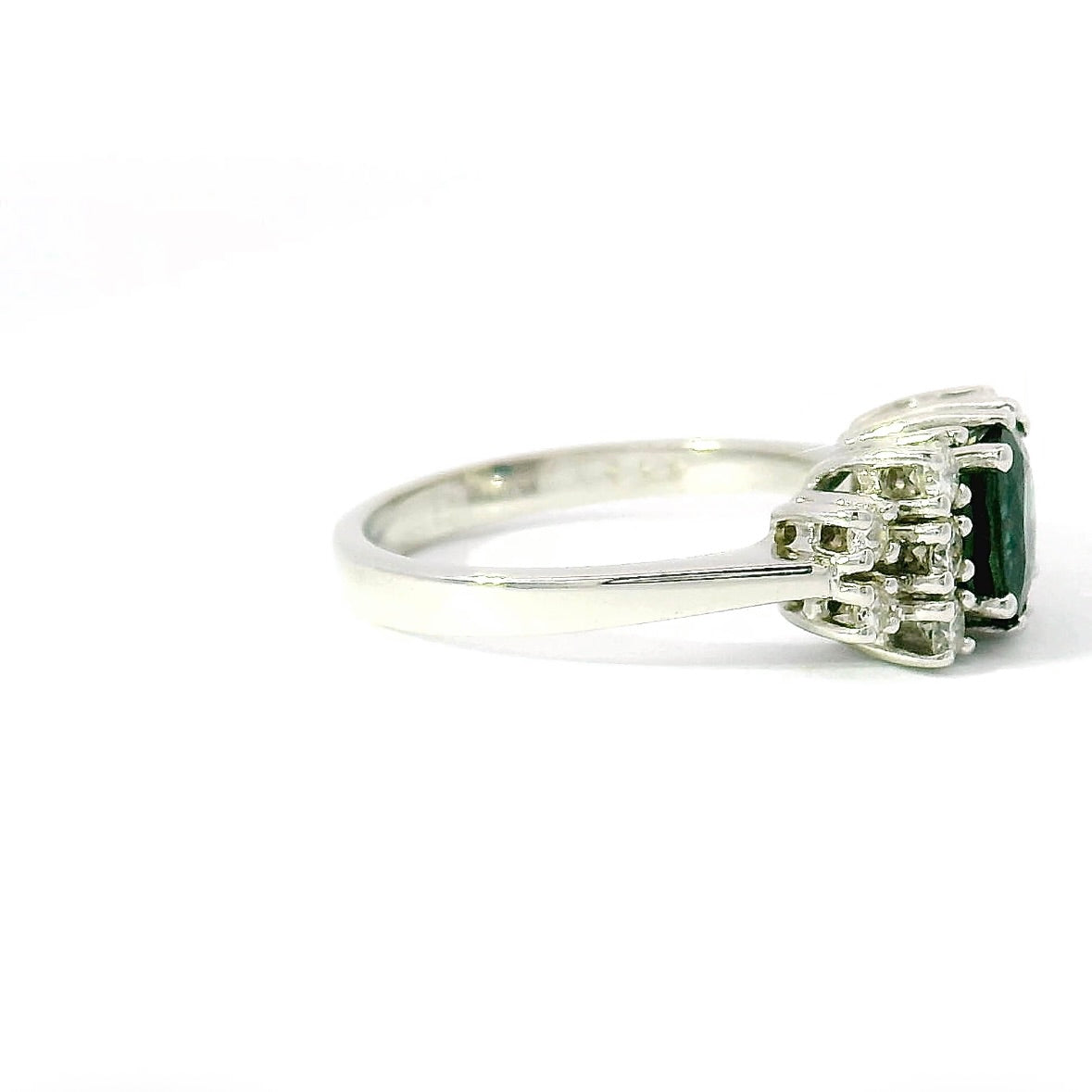 Steinbetonter Ring in 14 Karat Weißgold mit Saphir & Brillanten