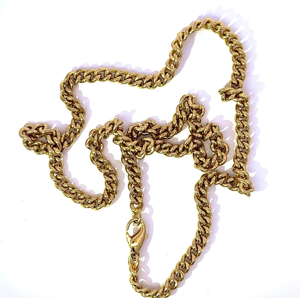 Elegant round curb chain necklace in 8 karat yellow gold with a lobster clasp