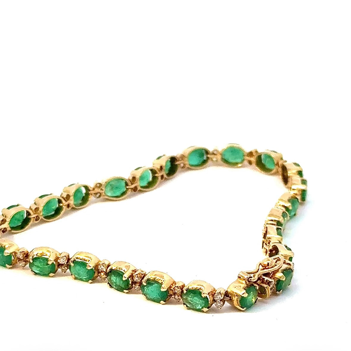 Steinbetontes Armband in 14 Karat Gelbgold mit Smaragden & Brillanten