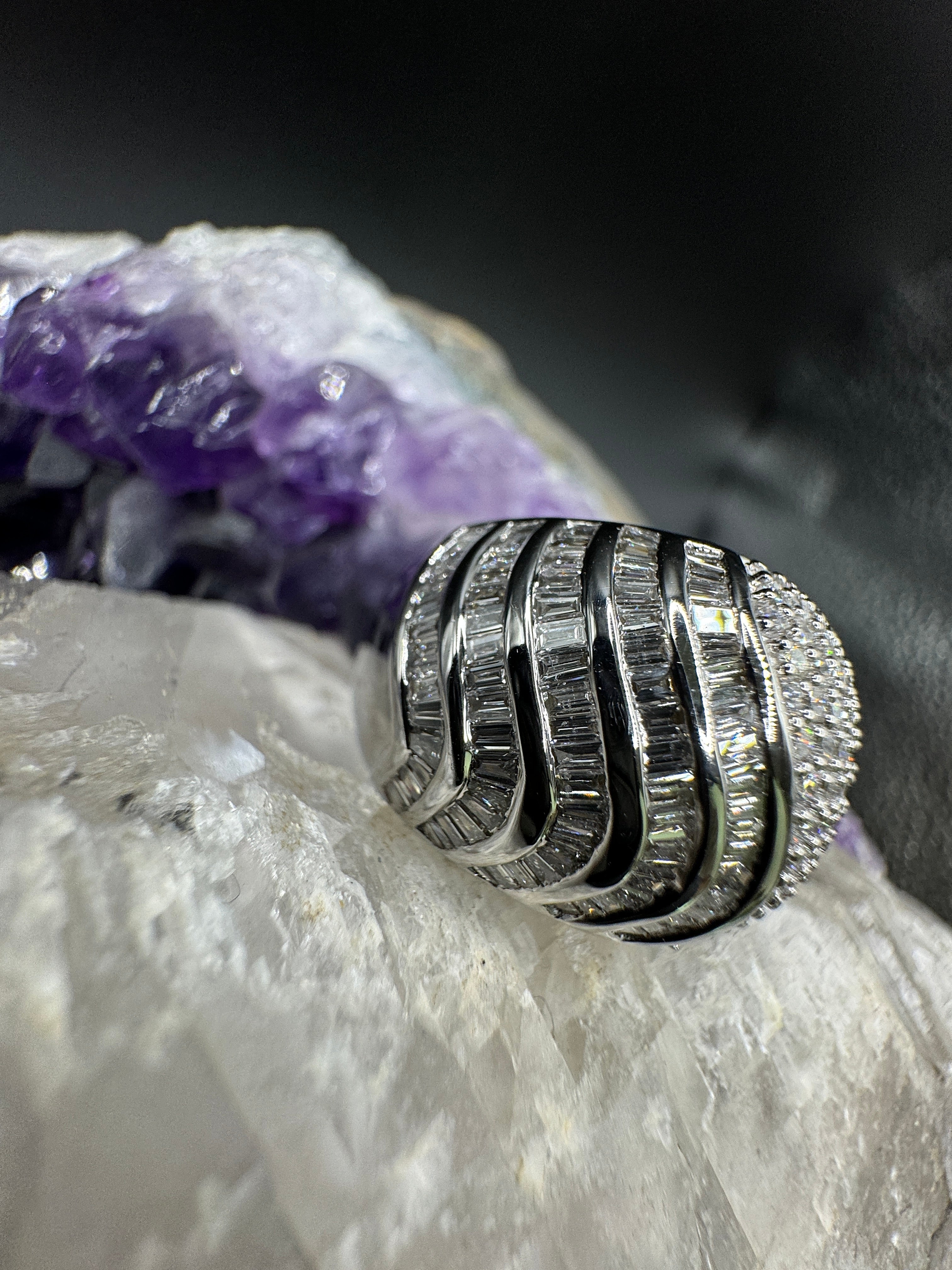 Prunkvoller Ring in 18 Karat Weißgold mit über 200 feinen Brillanten & Diamanten