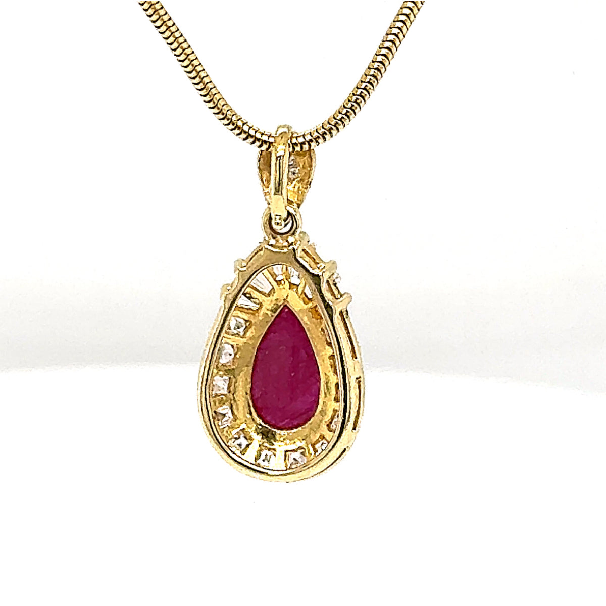 Strahlender Anhänger in 18 Karat Gelbgold mit Rubin & Diamanten + Schlangenkette
