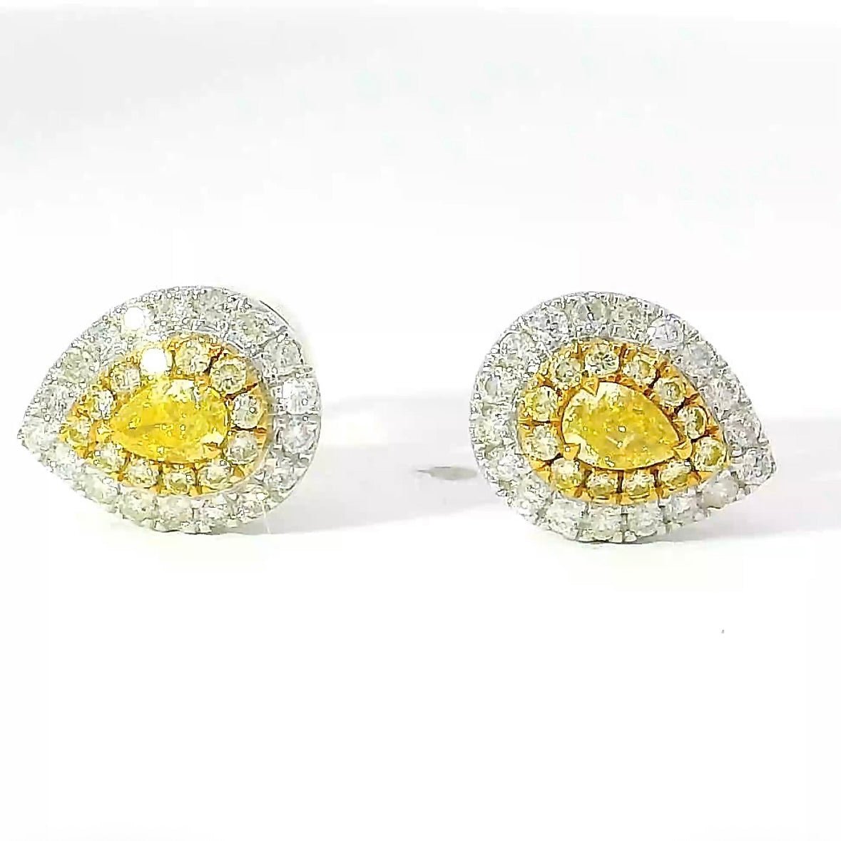 Moderne Brillantstecker in 18 Karat Gelb- und Weißgold mit Fancy Yellow Brillanten