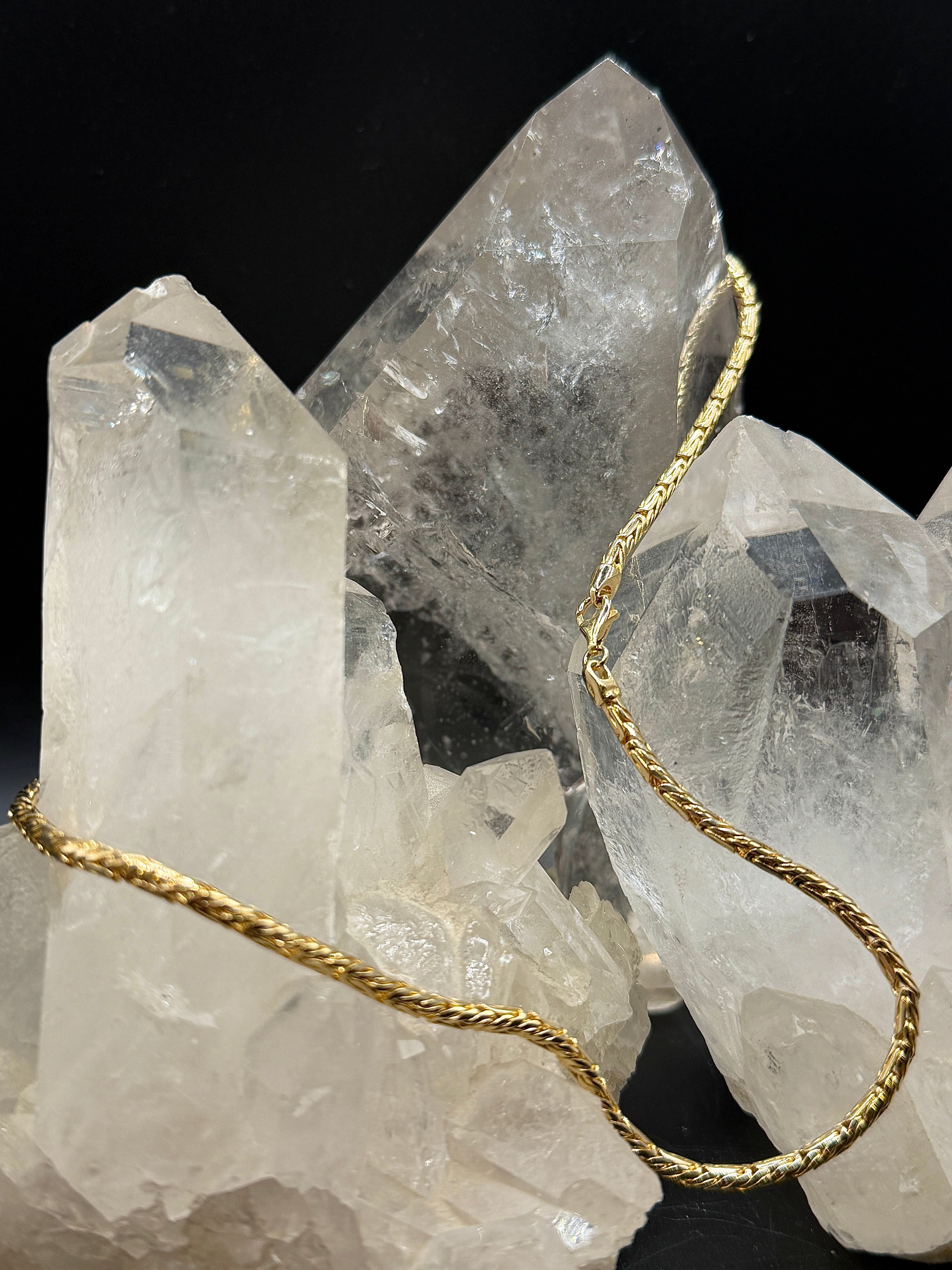 Elegant choker necklace in 14 karat (585) yellow gold with a King chain structure