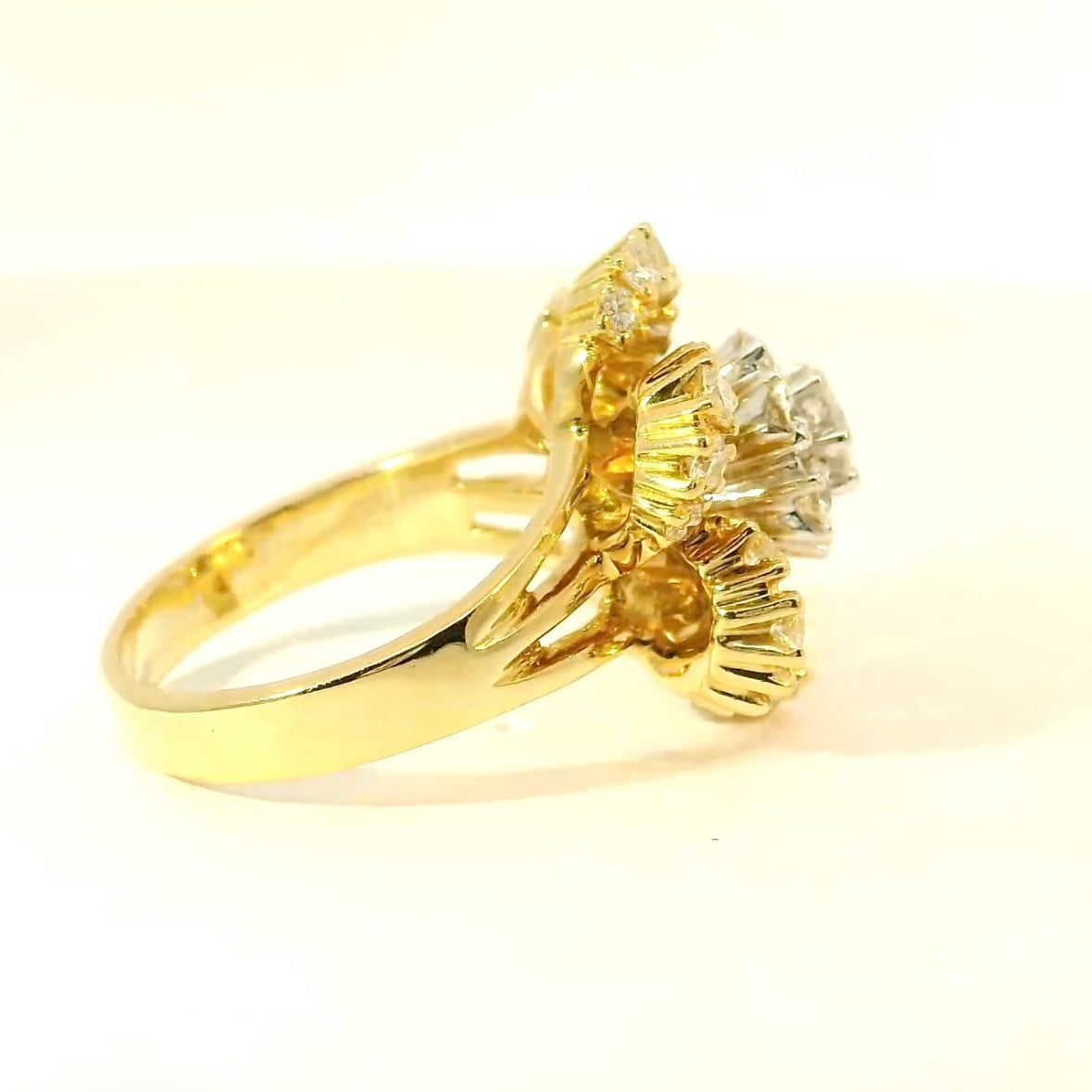 Edler Goldbaur Ring in 18 Karat Gelb- und Weißgold mit hochfeinen Brillanten