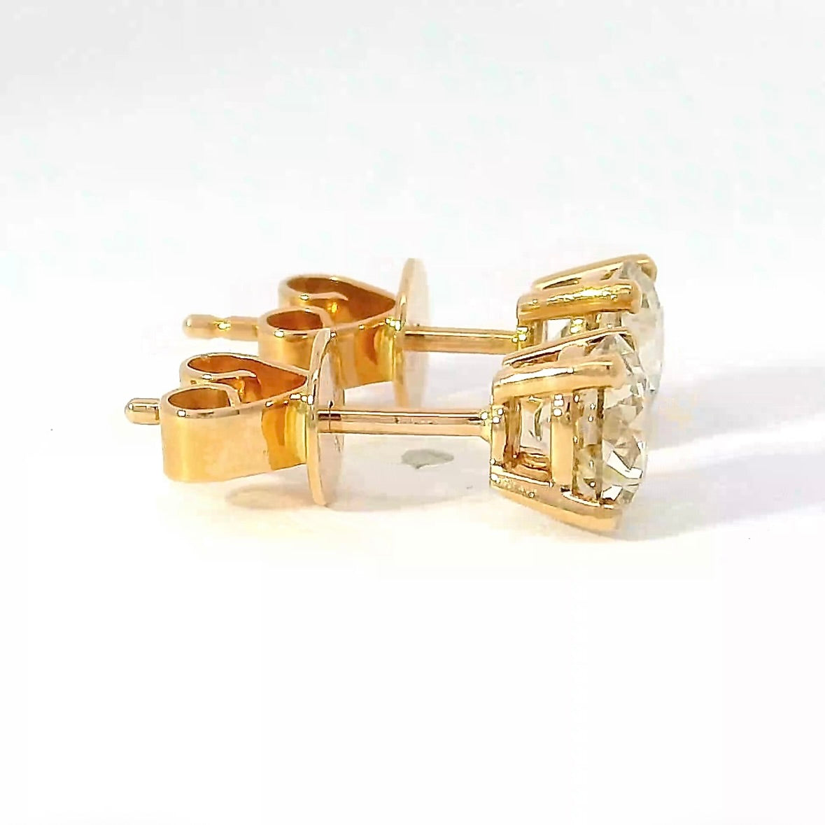 Elegante Ohrstecker in 18 Karat Roségold mit champagnerfarbenen Brillanten