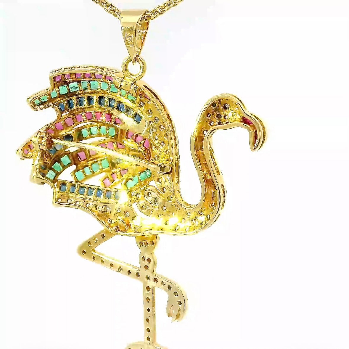 Flamingo-Anhänger in 18 Karat Gelbgold mit Smaragden, Rubinen, Saphiren & Diamanten