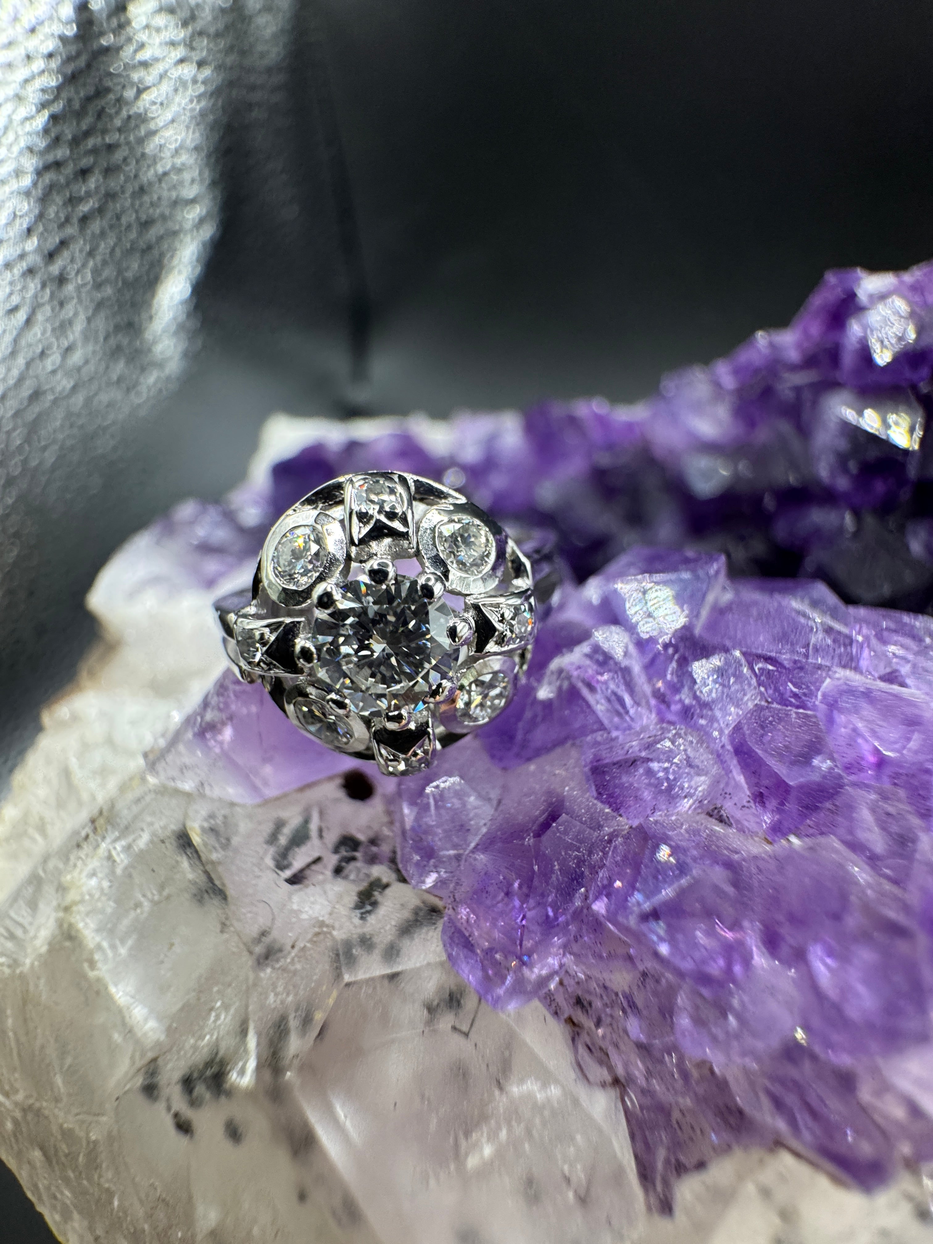 Dekorativer Vintage Ring in 14 Karat Weißgold mit Brillanten