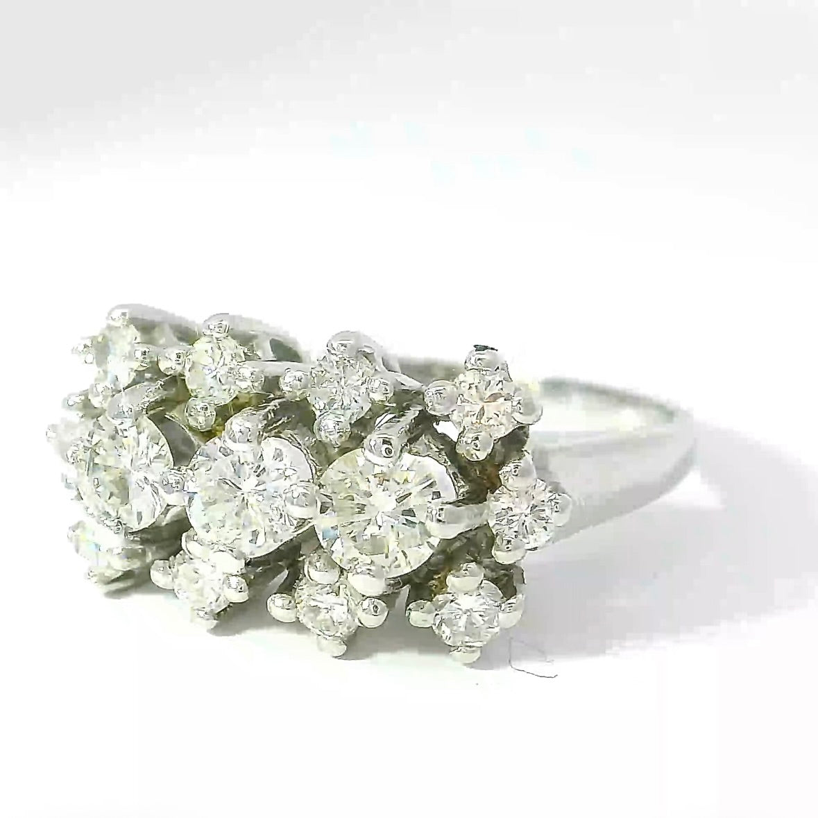 Timeless Vintage Ring in 14 Karat White Gold with Brilliant Cut Diamonds