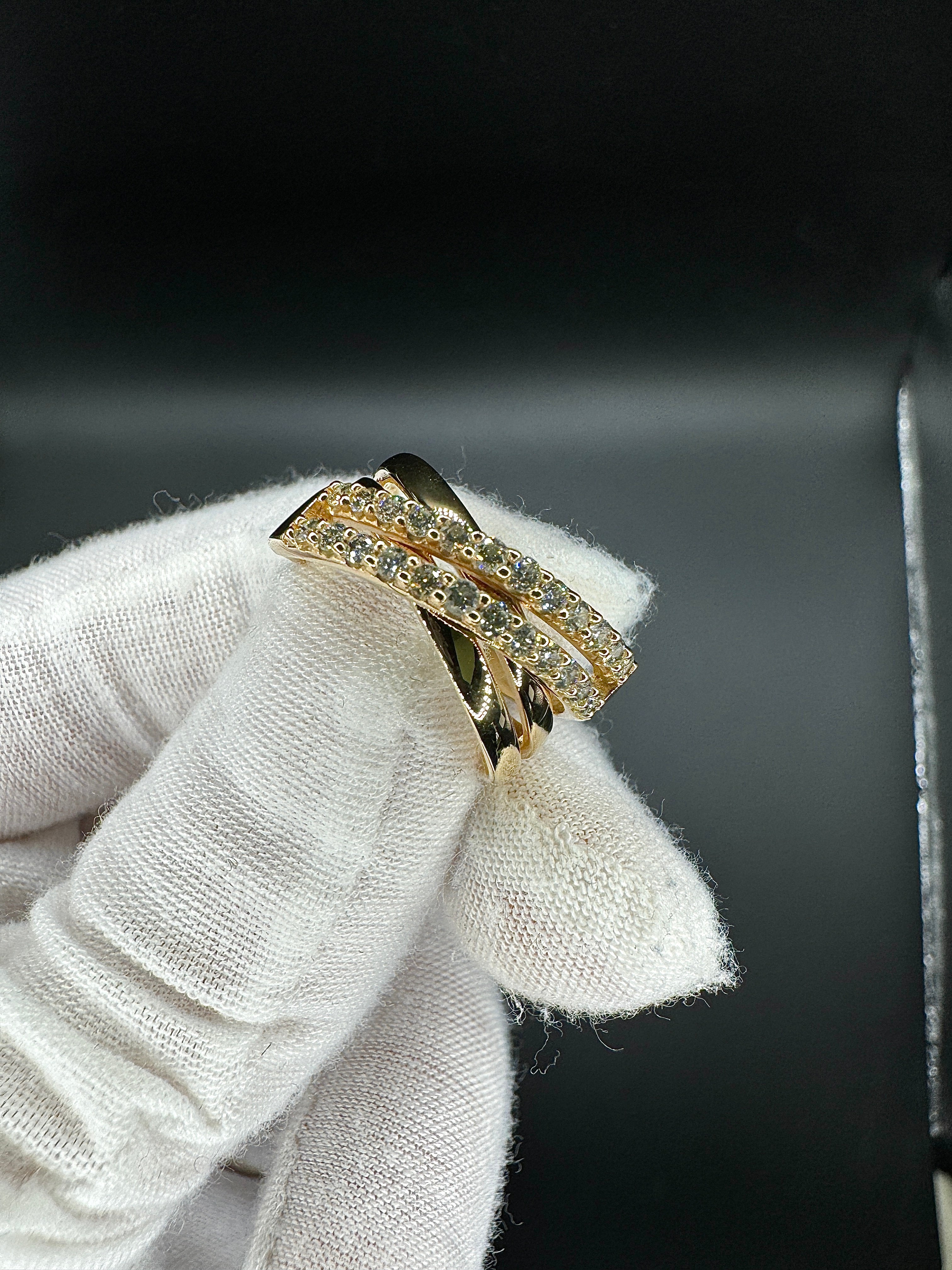 Moderner Moncara Ring in 14 Karat Gelbgold mit lupenreinen Brillanten