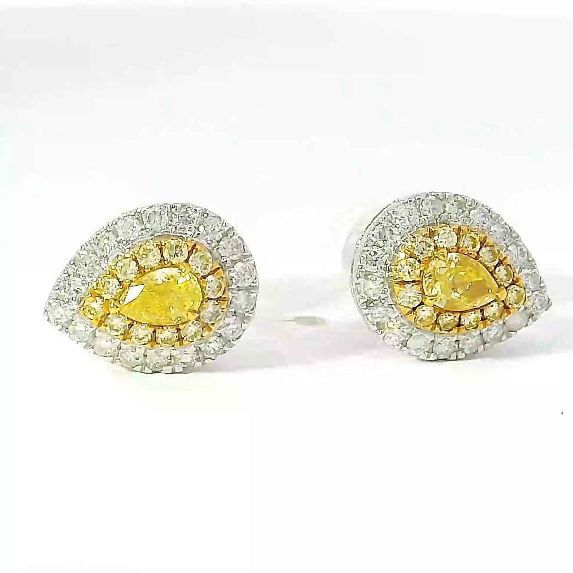 Moderne Brillantstecker in 18 Karat Gelb- und Weißgold mit Fancy Yellow Brillanten