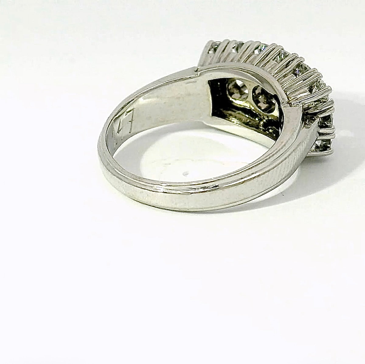Vintage-Cocktailring in 14 Karat Weißgold mit 1,47 ct hochfeinen Brillanten
