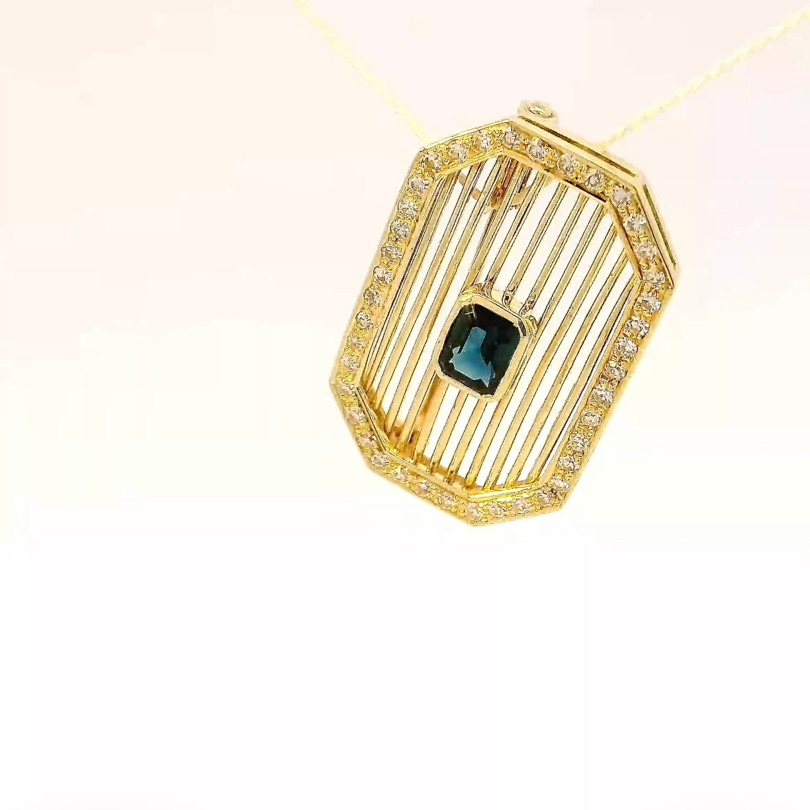 Elegante Brosche in 14 Karat Gelbgold mit Saphir & Diamanten