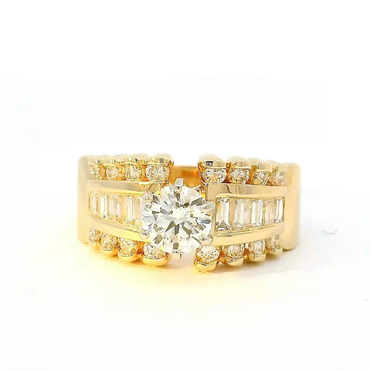 Dominanter Solitär Ring in 14 Karat Gelbgold mit Brillanten & Diamant-Baguettes