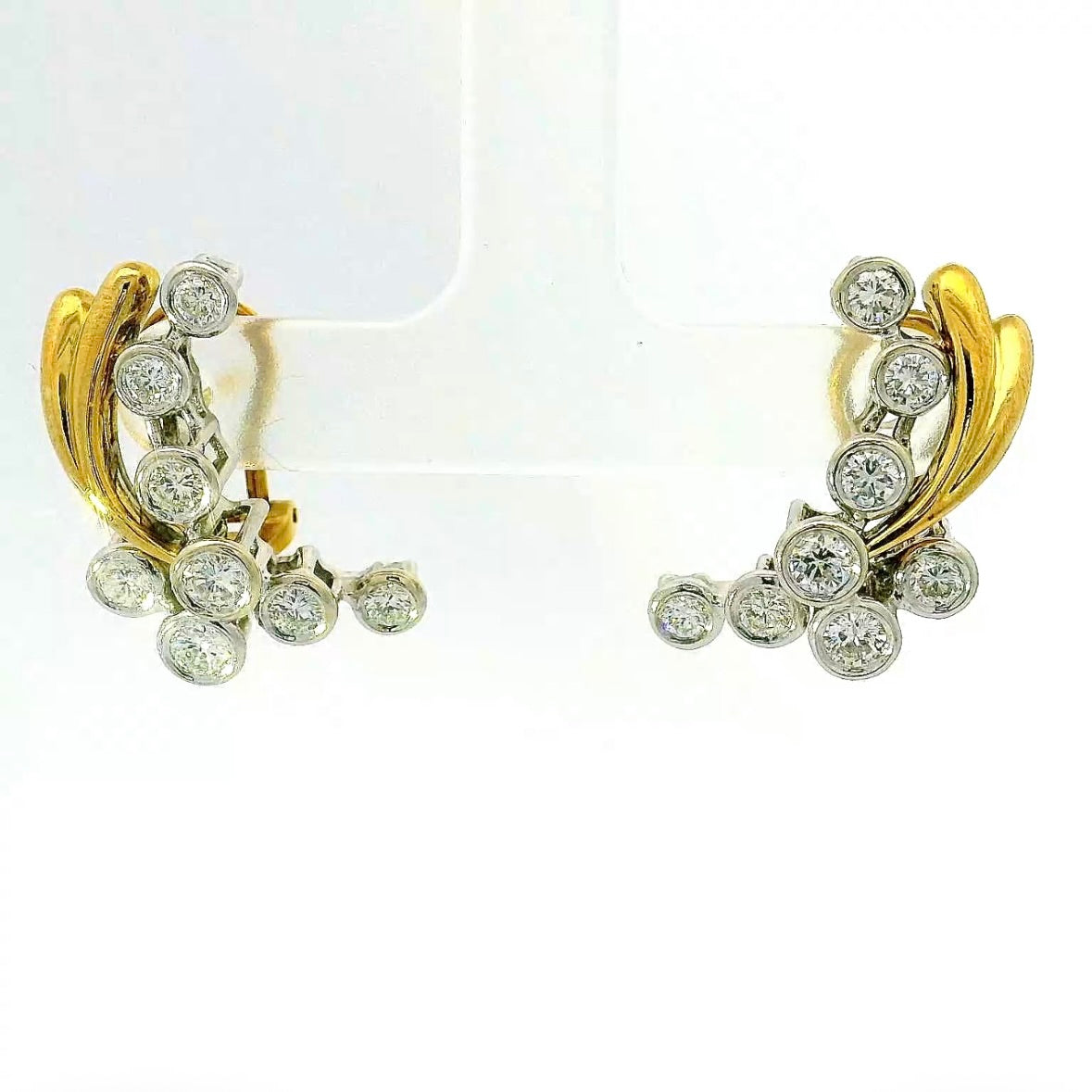 Fancy bicolor earrings in 18 karat gold with fine brilliant-cut diamonds