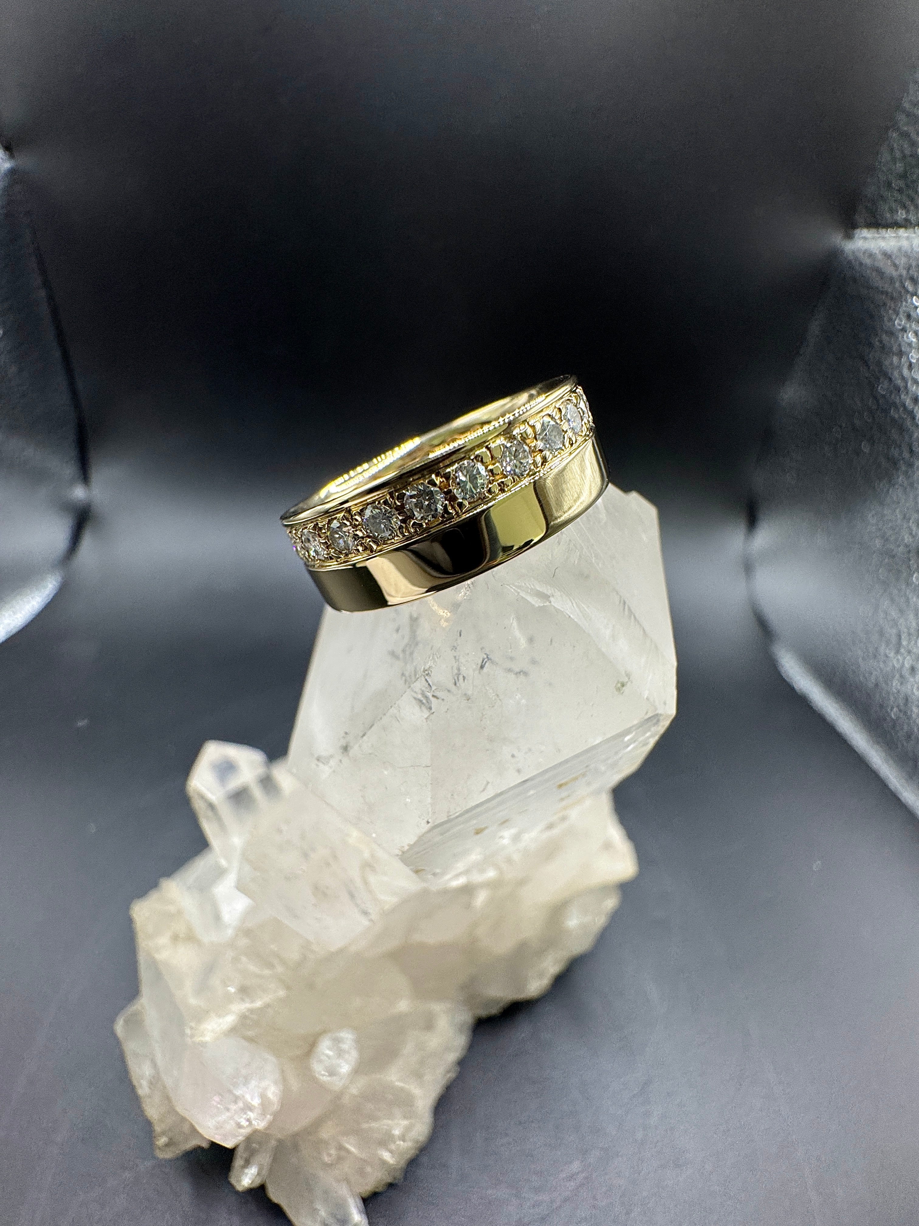 Exquisite Memory Ring in 14 Karat (585) with high-quality brilliant-cut diamonds