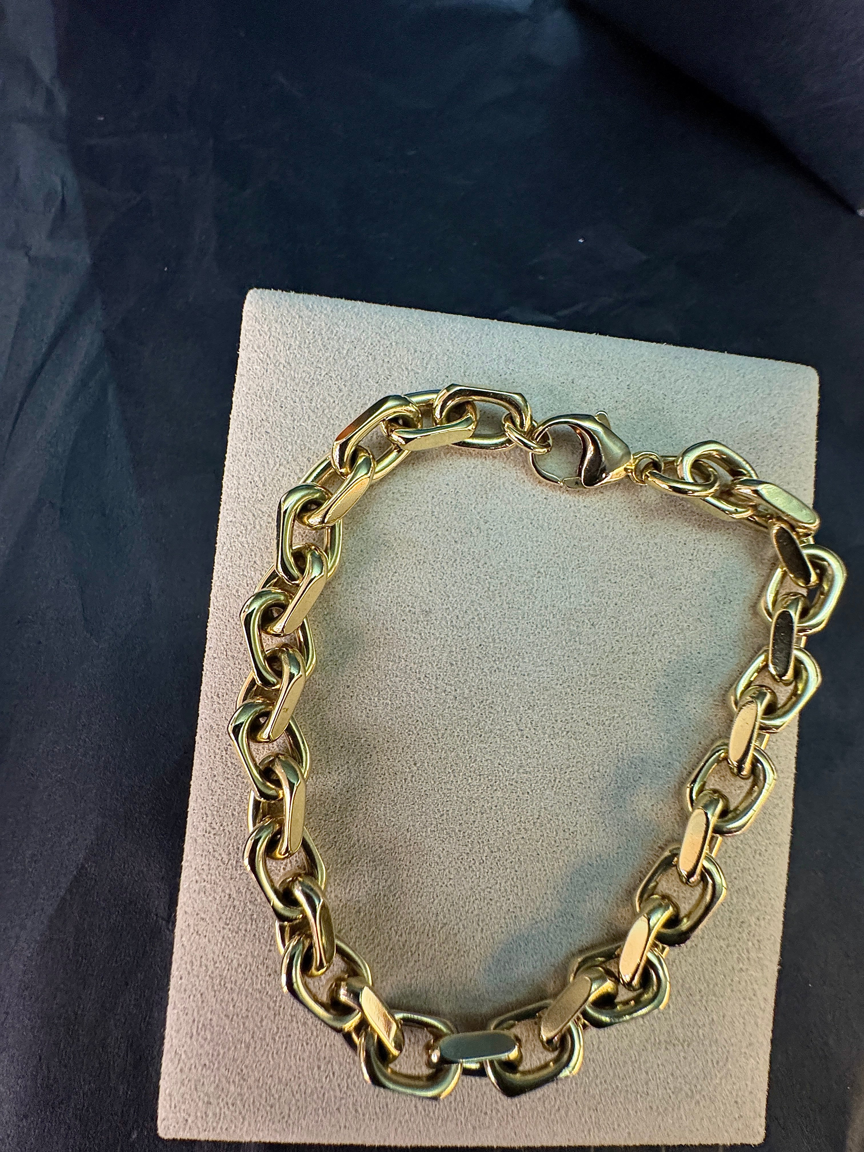 Heavy diamond-cut bracelet in 14 karat yellow gold with lobster clasp
