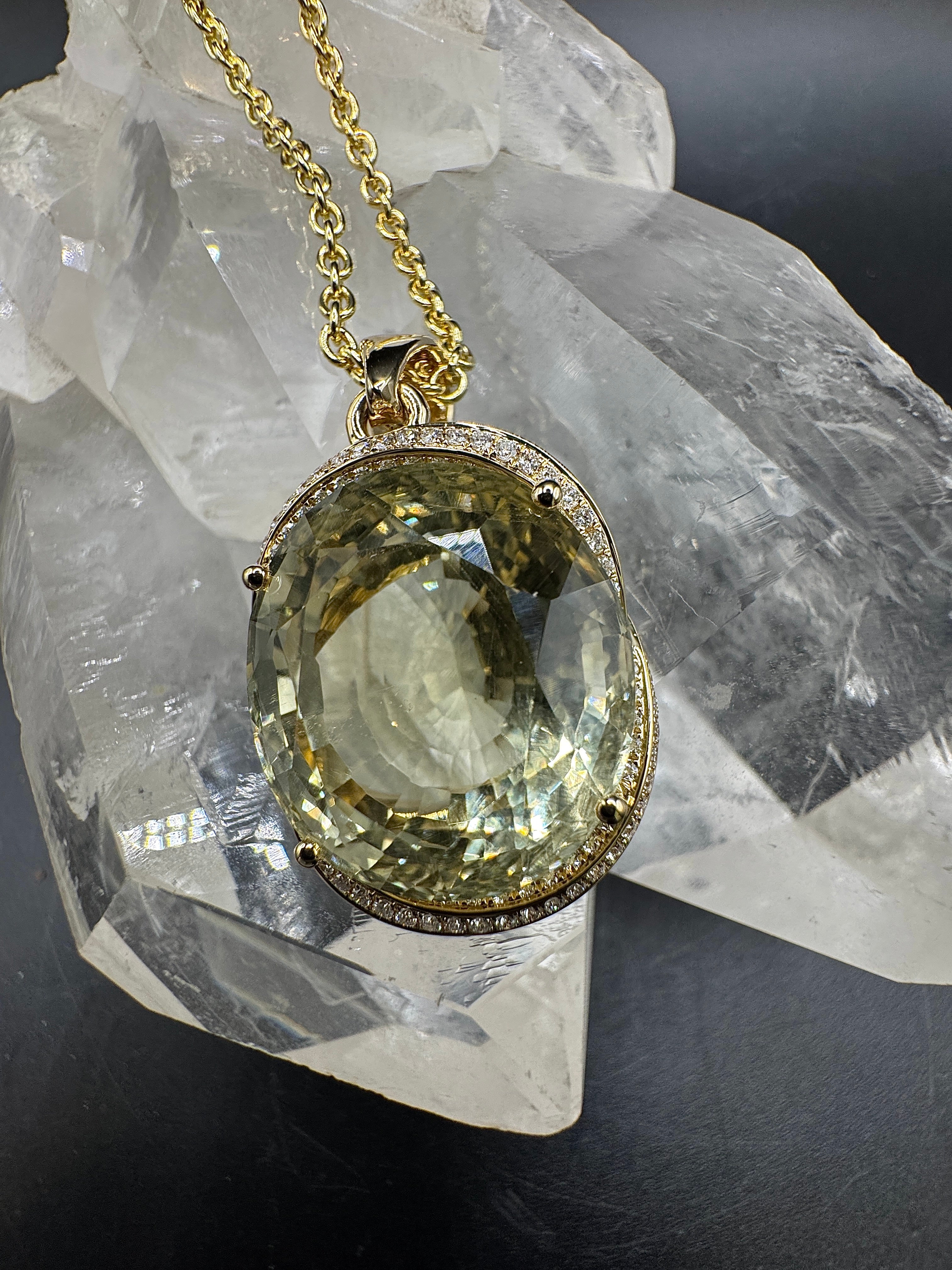 Beeindruckender Anhänger in 14 Karat Gelbgold mit riesigem Goldberyll & Brillanten