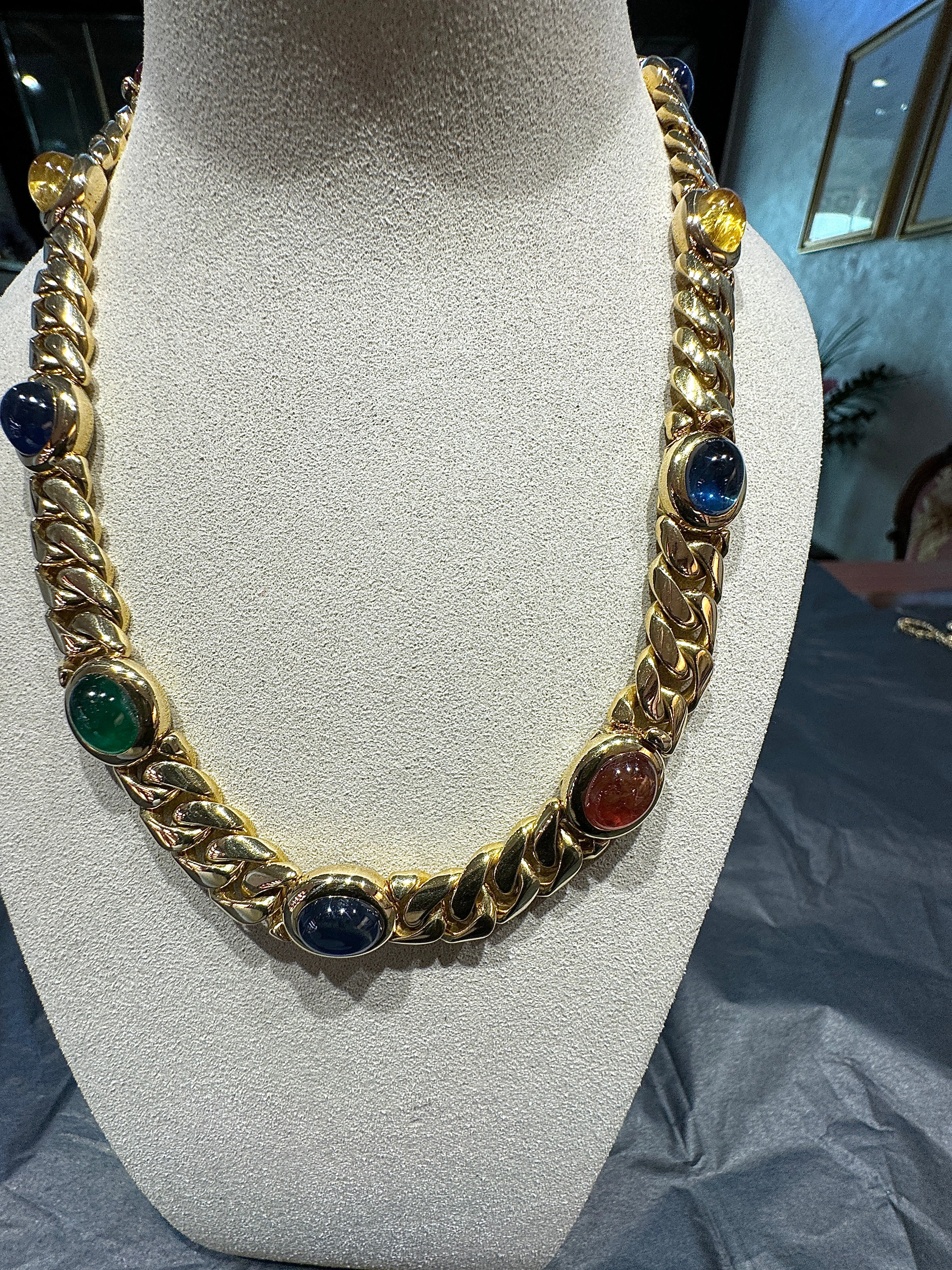 Einmaliges Collier / Armband in 18 Karat Gelbgold mit Saphiren & Smaragden